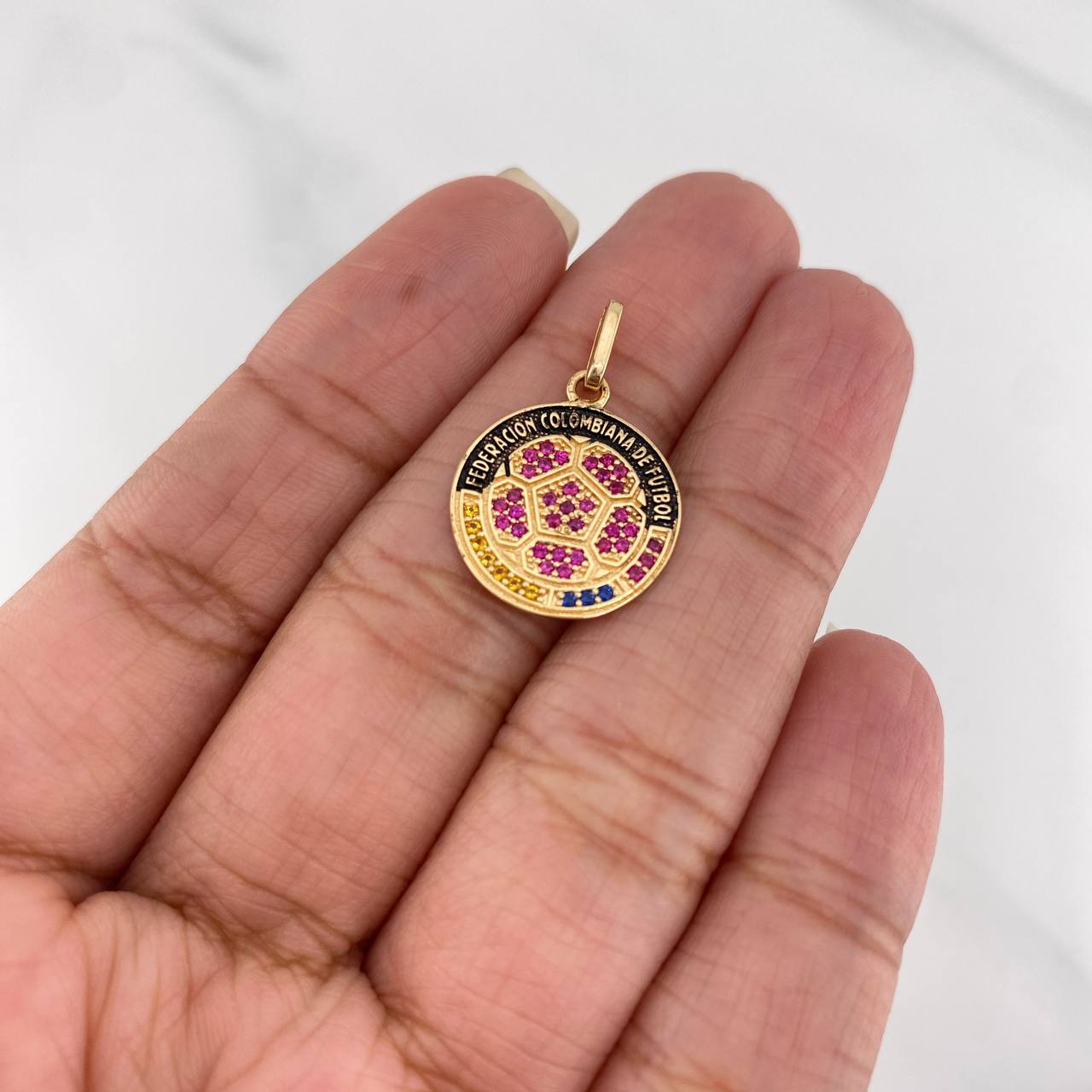 Pendant Shield Colombia 2 g / 1 in Two Golds Black Yellow 18K