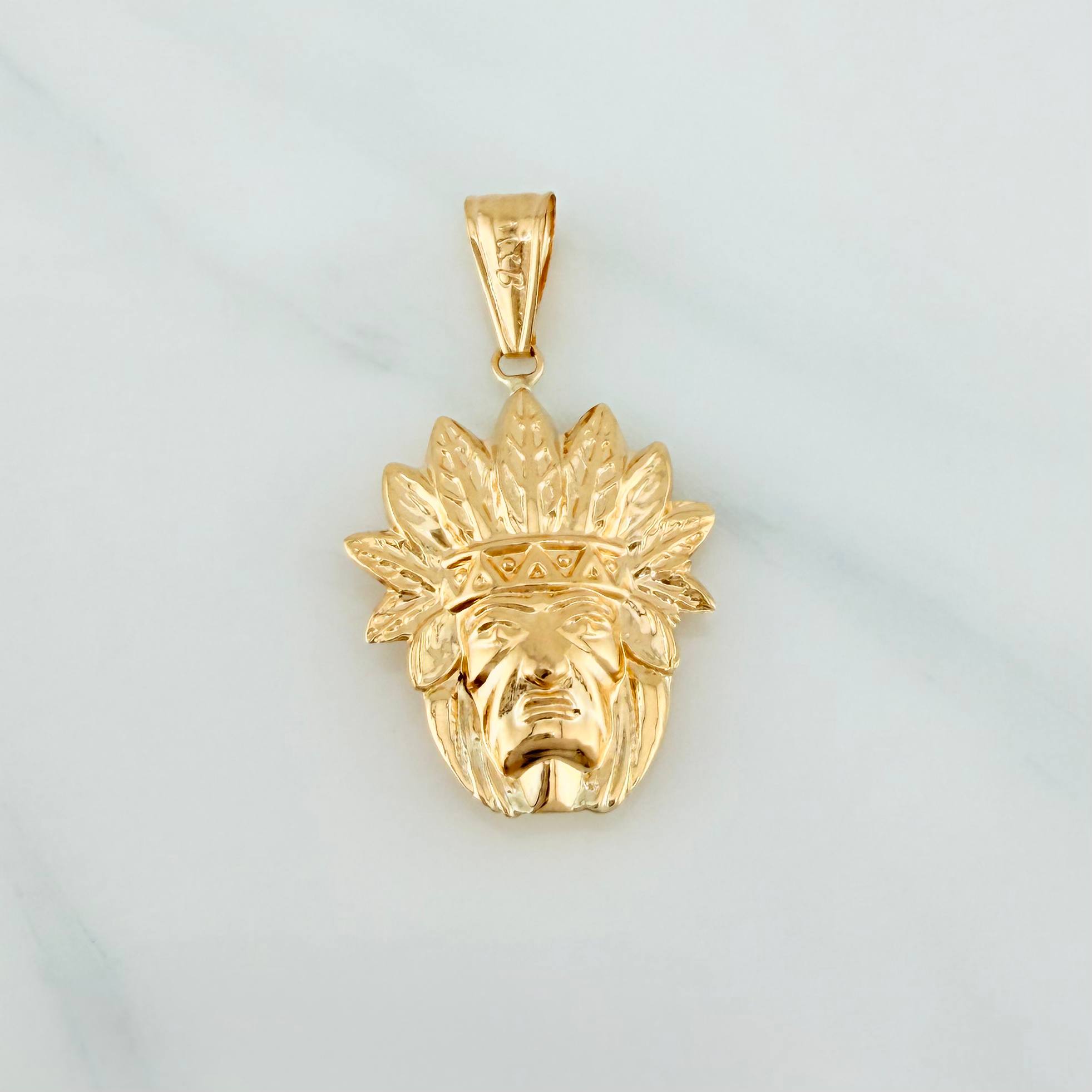 Dije Indio 1.8 g / 1 1/2 in Oro Amarillo 18K