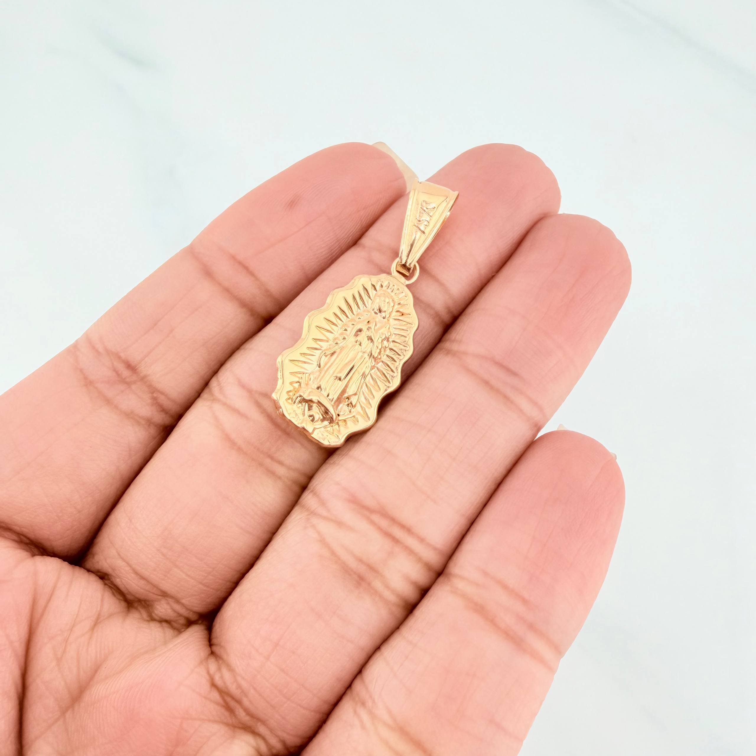 Dije Virgen Guadalupe 1.3 g / 1 1/4 in Oro Amarillo 18K