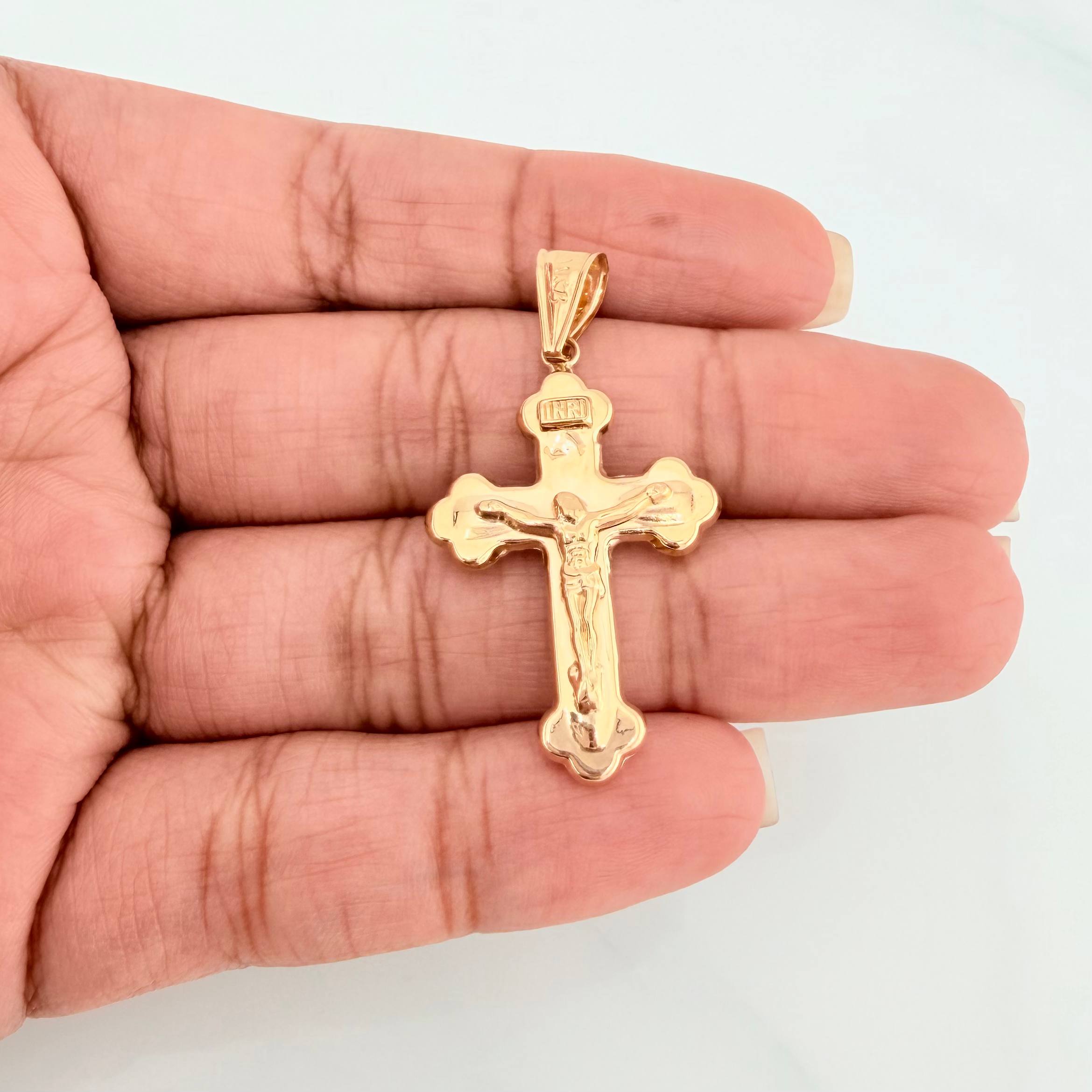 Dije Cruz Cristo 1.9 g / 1 1/2 in Oro Amarillo 18K