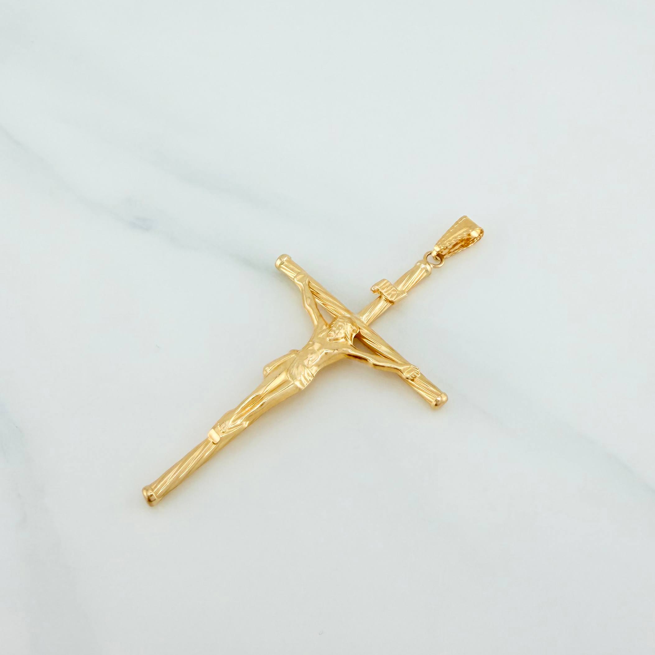 Dije Cruz Cristo 1.95 g / 2 1/4 in Oro Amarillo 18K