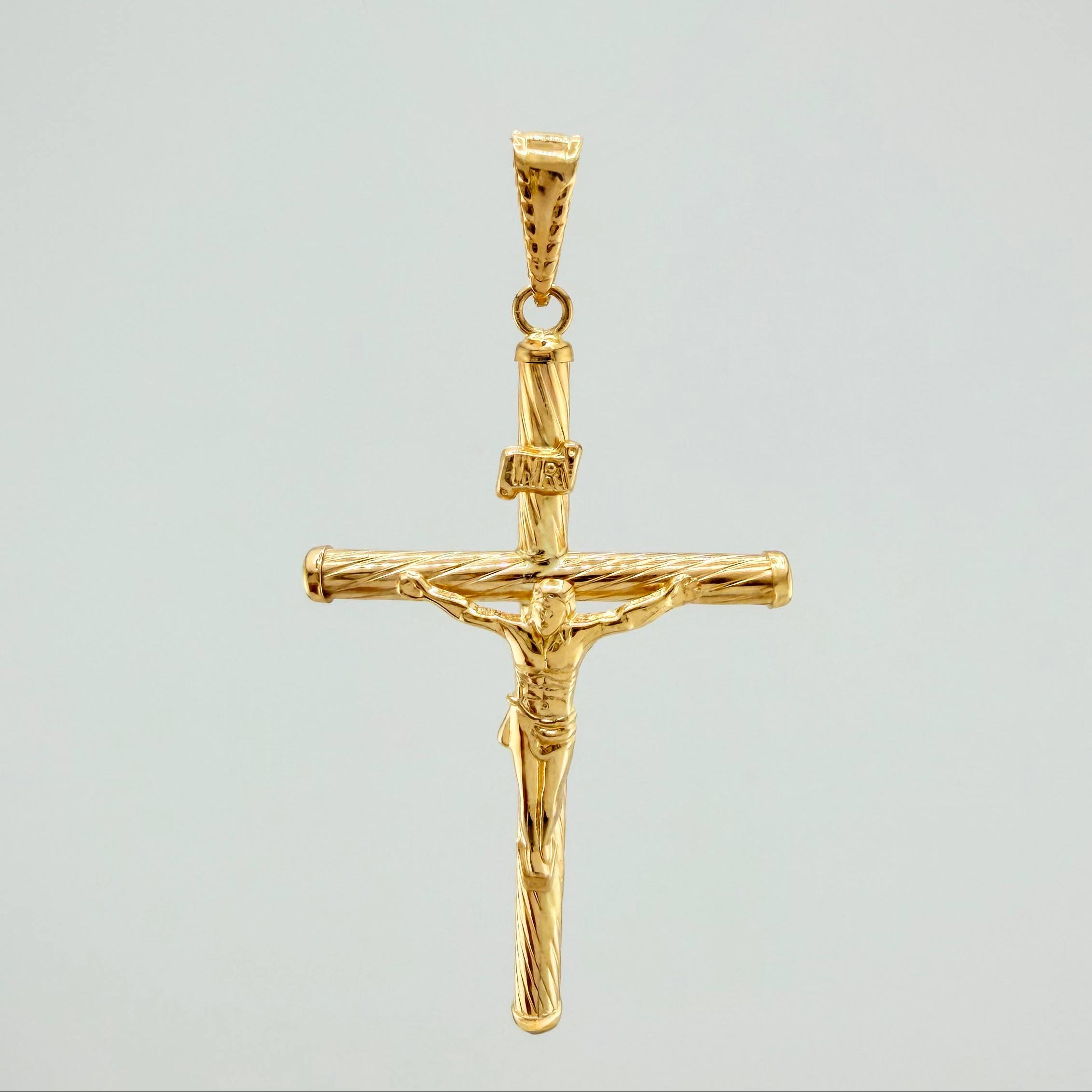 Dije Cruz Cristo 1.85 g / 2 in Oro Amarillo 18K