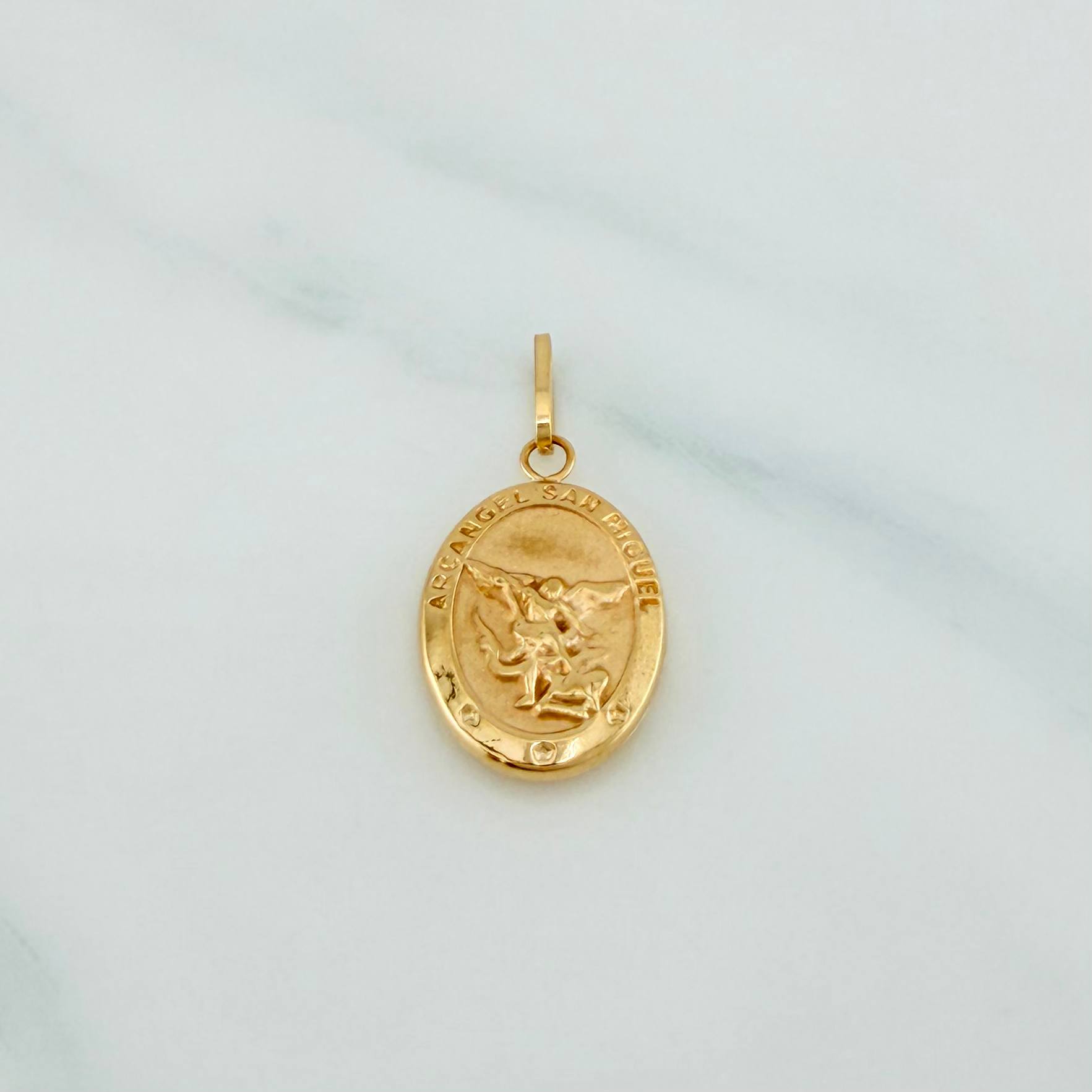 Dije San Miguel Arcangel 0.9 g / 1 in Oro Amarillo 18K