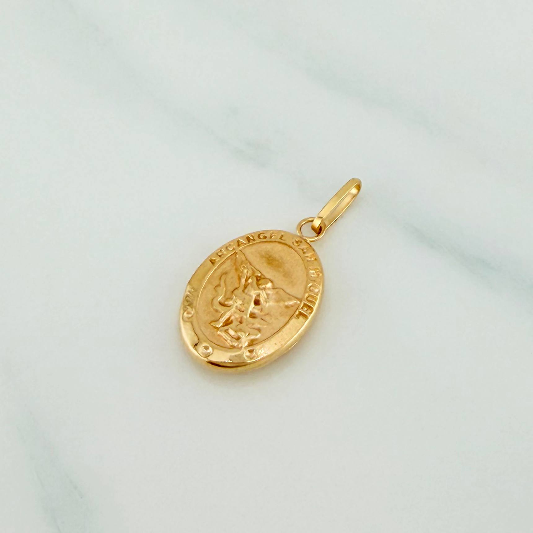 Dije San Miguel Arcangel 0.9 g / 1 in Oro Amarillo 18K