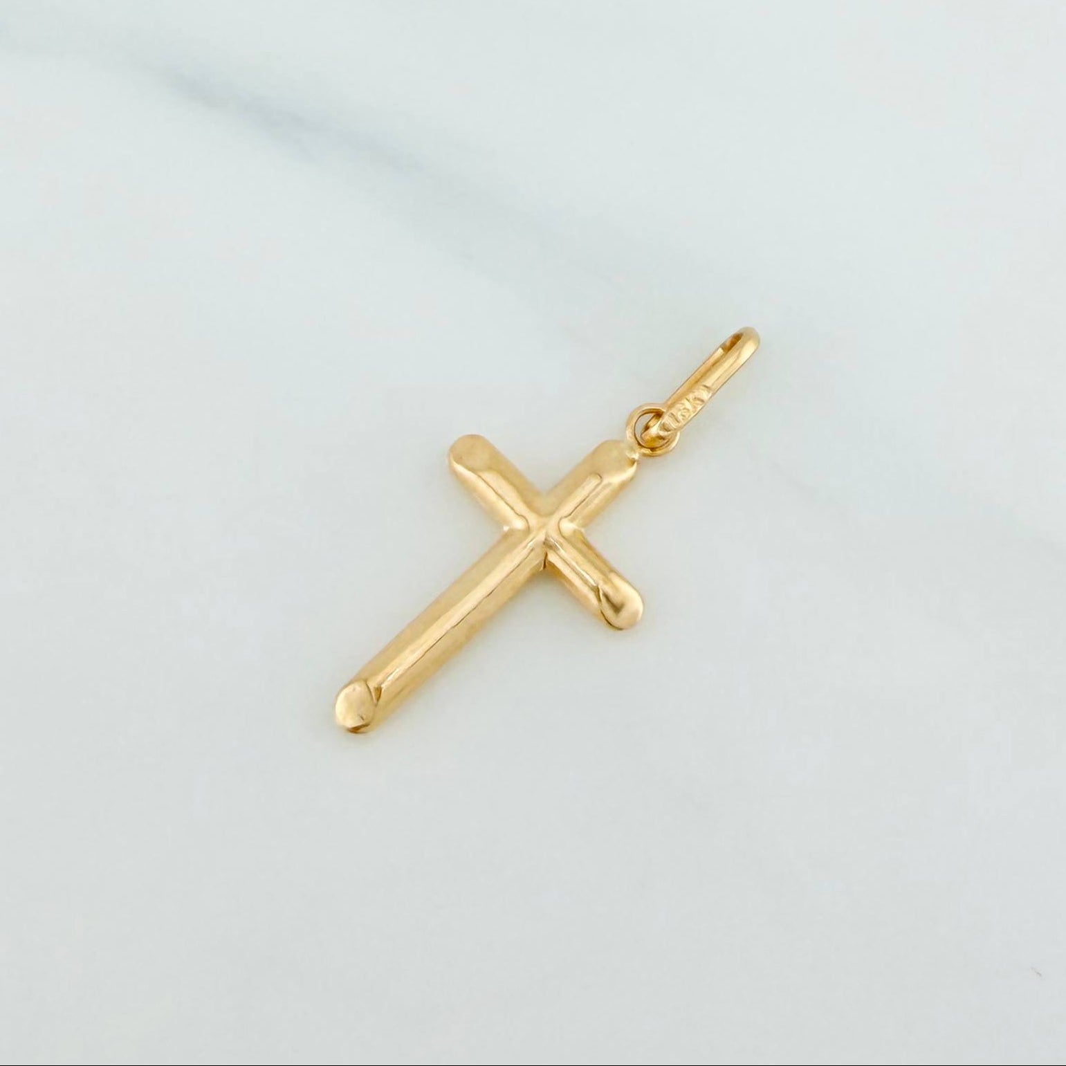 Dije Cruz Puntas Planas 0.65 g / 1 1/4 in Oro Amarillo 18K