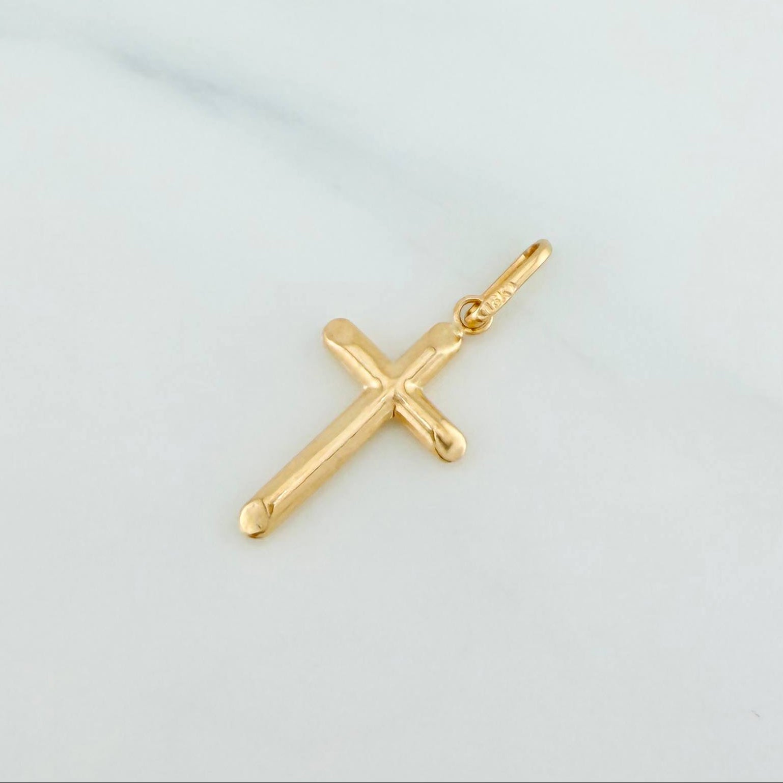 Pendant Flat-Tipped Cross 0.55 g / 1 in 18K Yellow Gold