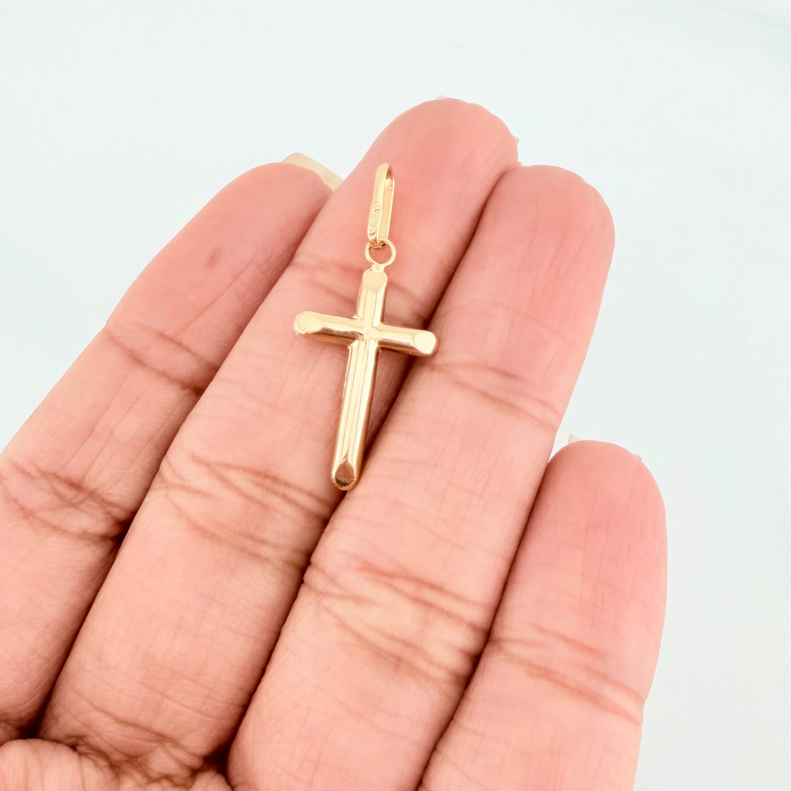 Pendant Flat-Tipped Cross 0.55 g / 1 in 18K Yellow Gold