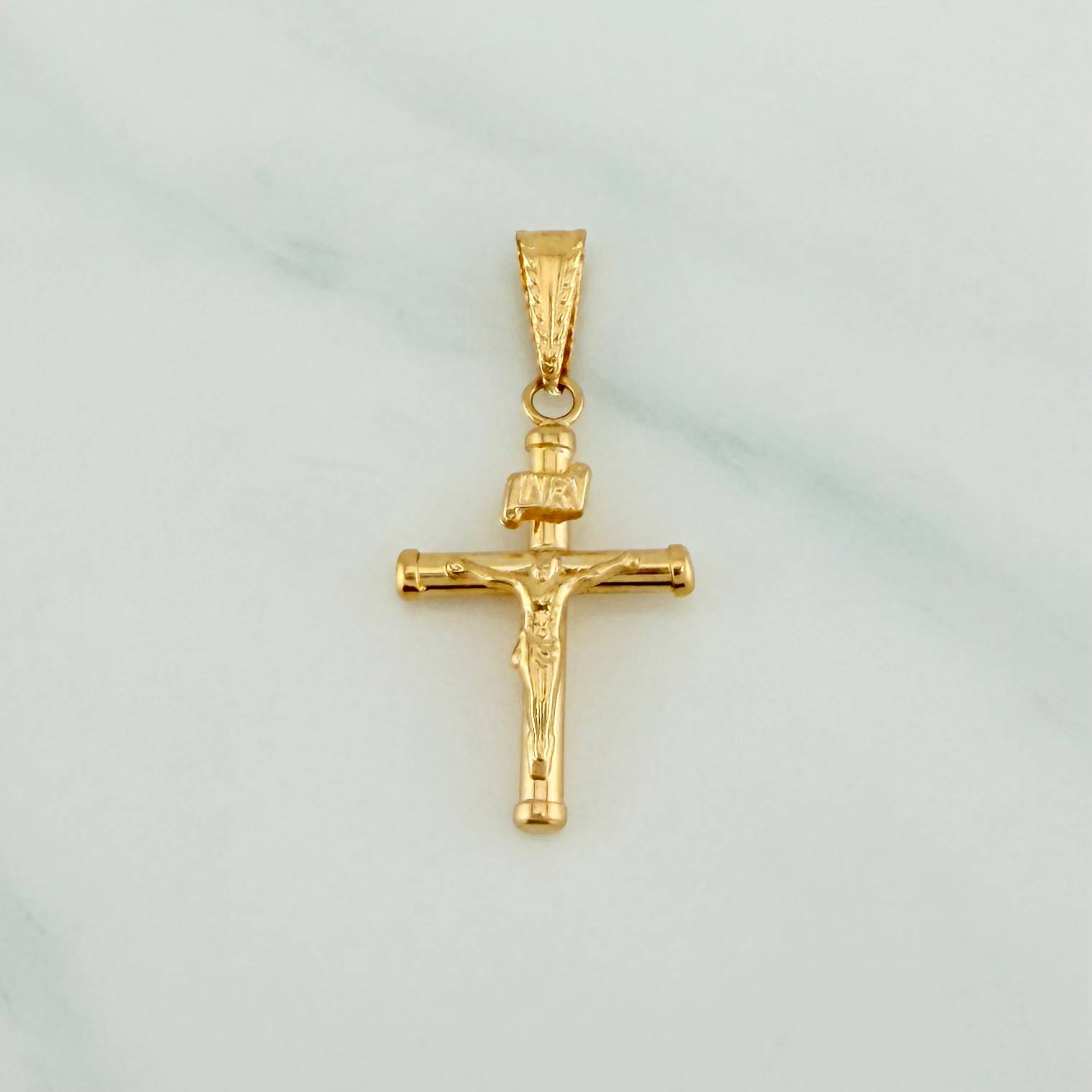 Dije Cruz Cristo 1.1 g / 1 1/4 in Oro Amarillo 18K