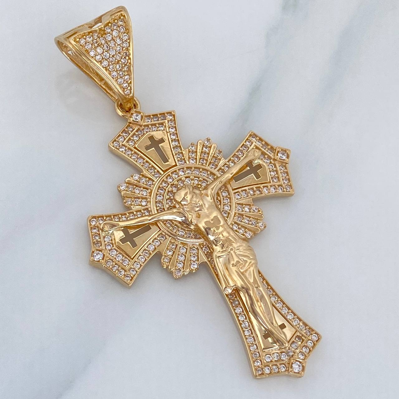Dije Cruz Cristo 13.5 g / 2 1/2 in Oro Amarillo 18K