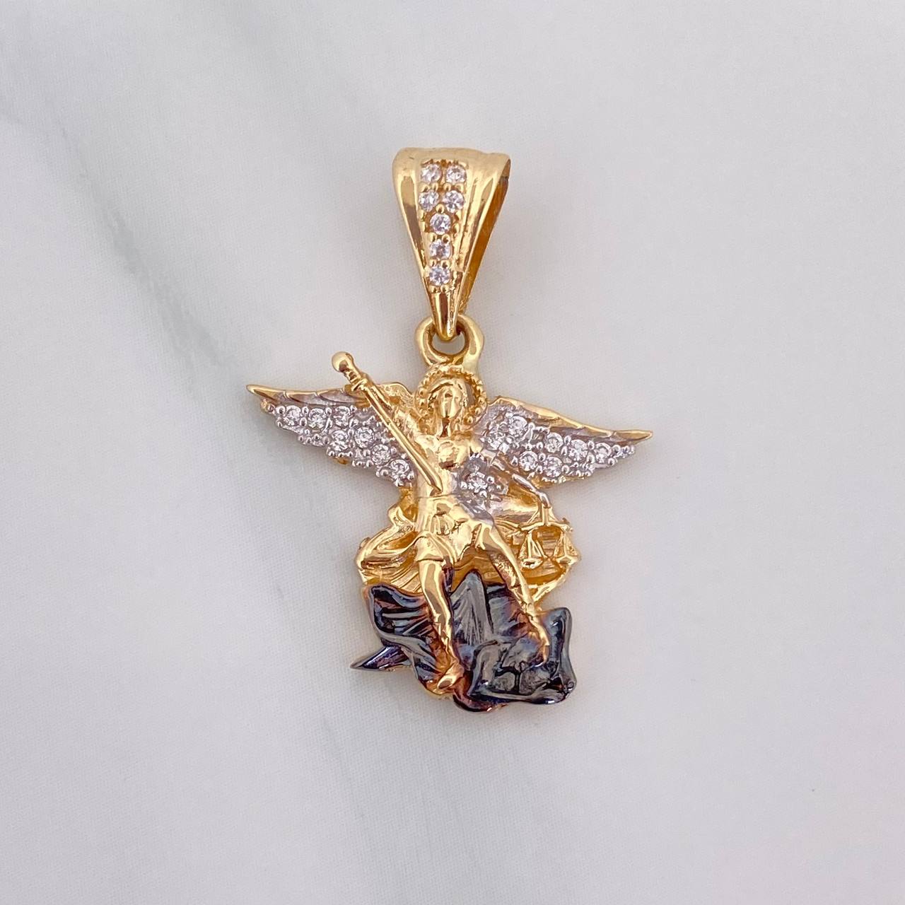 Pendant Saint Michael Archangel 2.8 g / 1 in Three Golds 18K