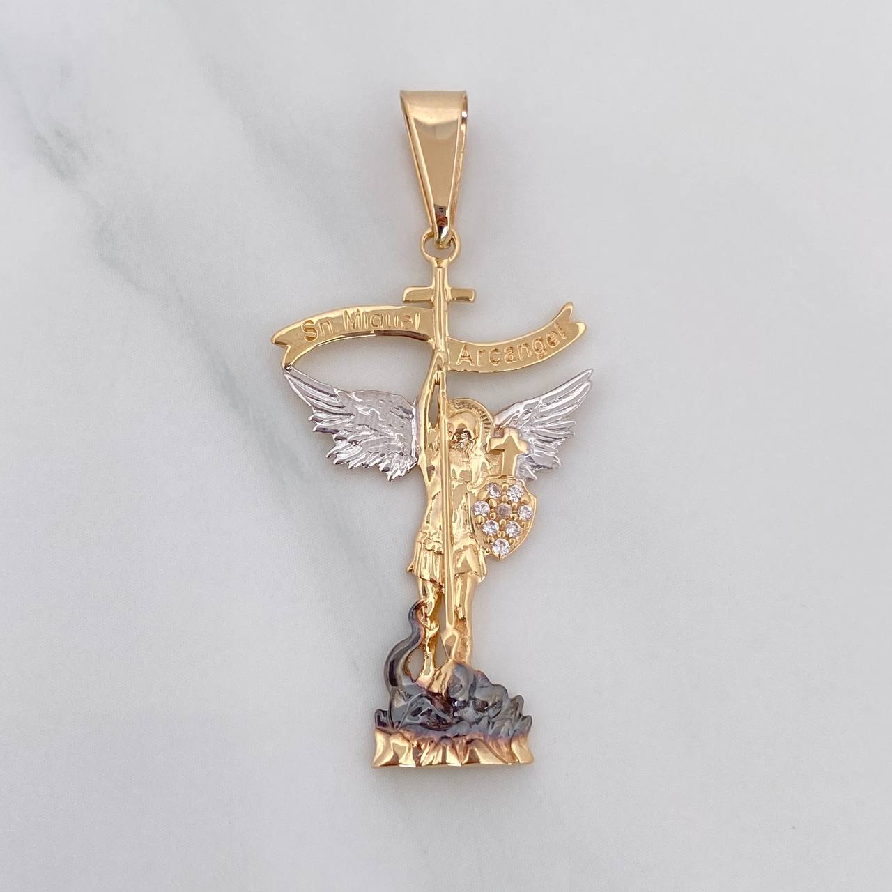 Pendant Saint Michael Archangel 2.3 g / 1 1/2 in Three Golds 18K