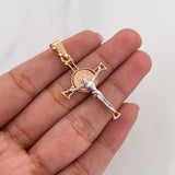 Dije Cruz Cristo San Benito 2.95 g / 1 3/4 in Tres Oros 18K