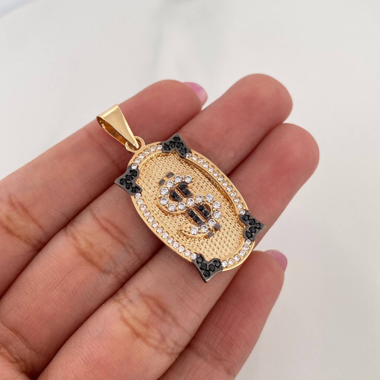 Pendant Plate Dollar Sign 4.6 g / 1 1/2 in Two-Tone Black Yellow 18K