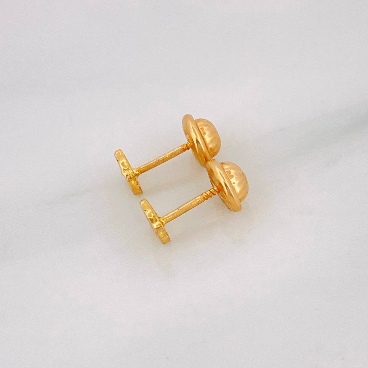 Bear Ts Stud Earrings 0.75g / in / 2.95mm Yellow Gold 18K