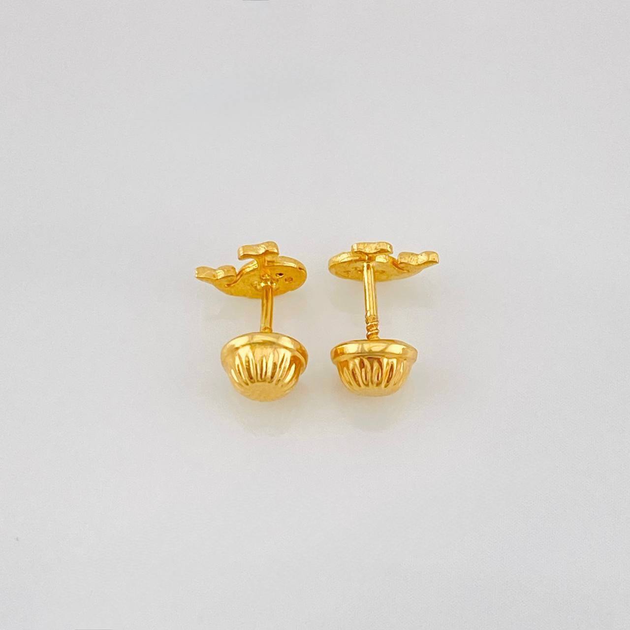 Stud Earrings Whale 0.8g / in / 5.94mm Yellow Gold 18K