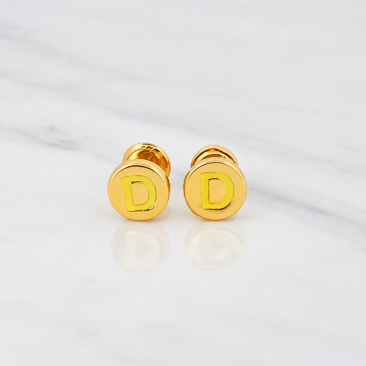Topos Letra D 1.05g / in / 7.15mm Oro Amarillo 18K