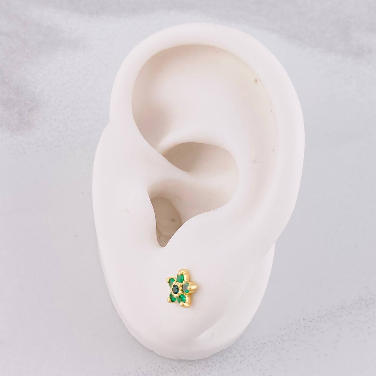 Topos Flor Cinco Petalos Esmeraldas 17pts 1.3g / in / 6.6mm Oro Amarillo 18K
