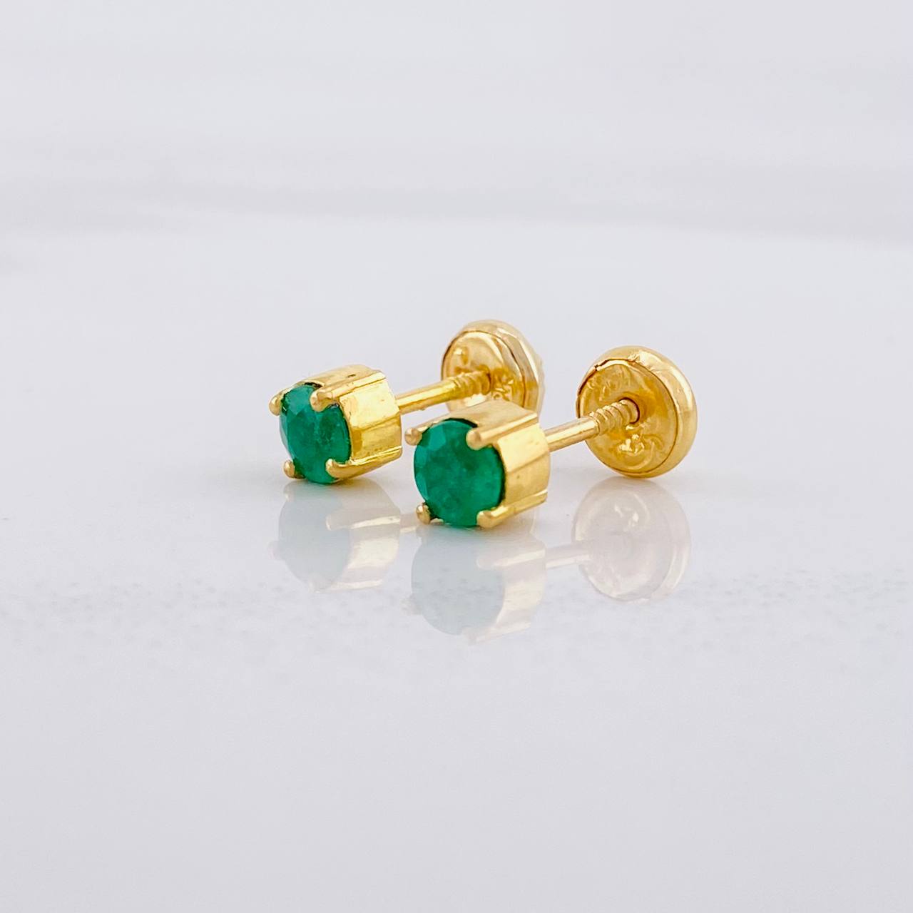 Topos Cuatro Garras Esmeraldas 48pts 1.45g / in / 4.7mm Oro Amarillo 18K