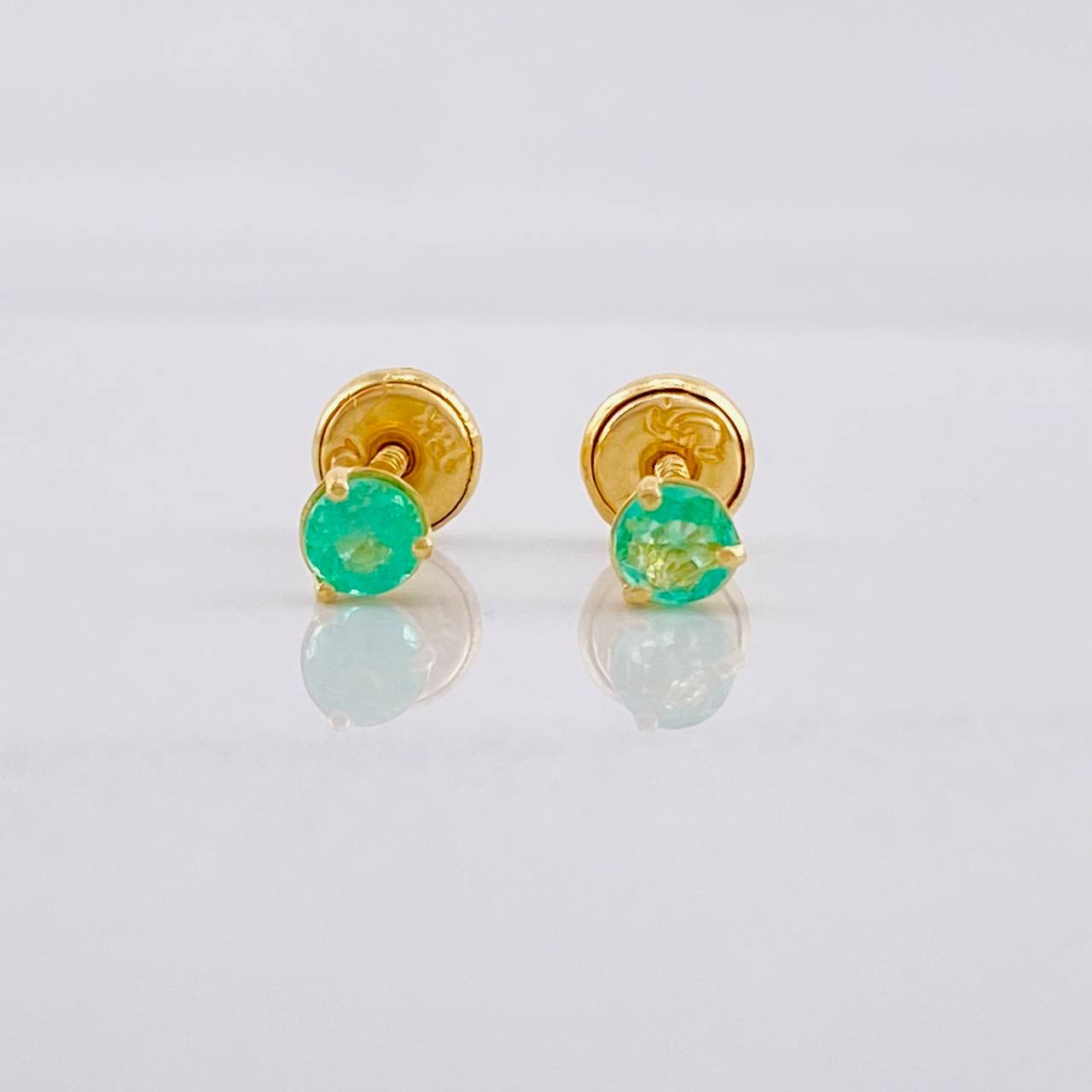 Topos Tres Garras Esmeraldas 27pts 0.75g / in / 3.9mm Oro Amarillo 18K