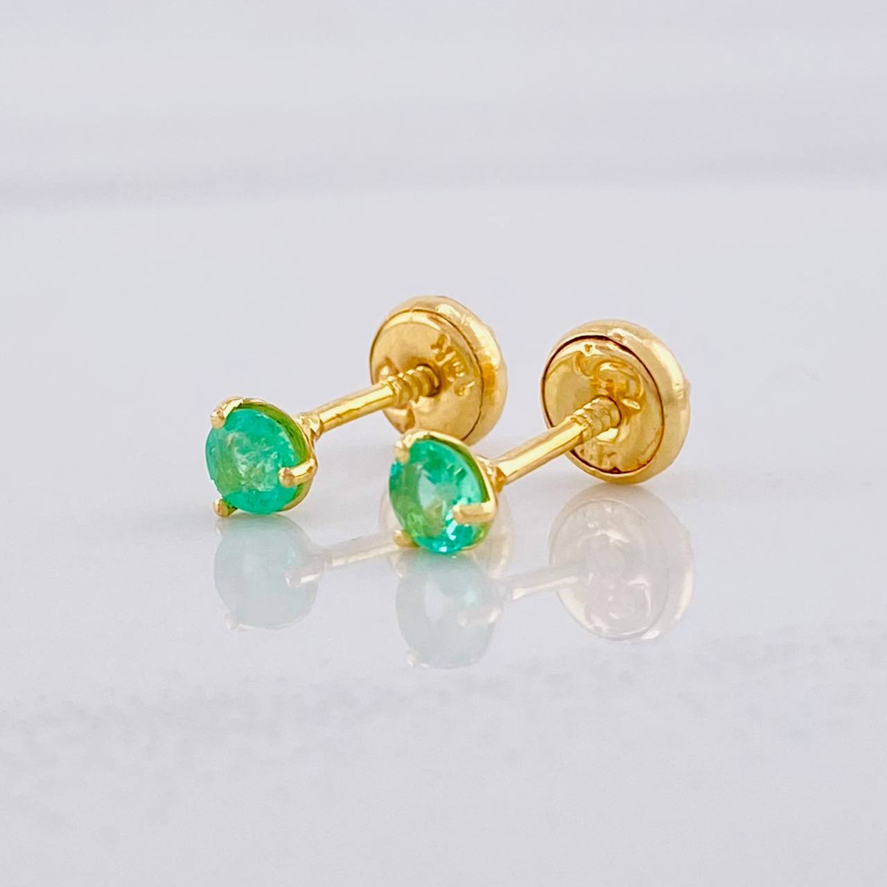 Topos Tres Garras Esmeraldas 27pts 0.75g / in / 3.9mm Oro Amarillo 18K
