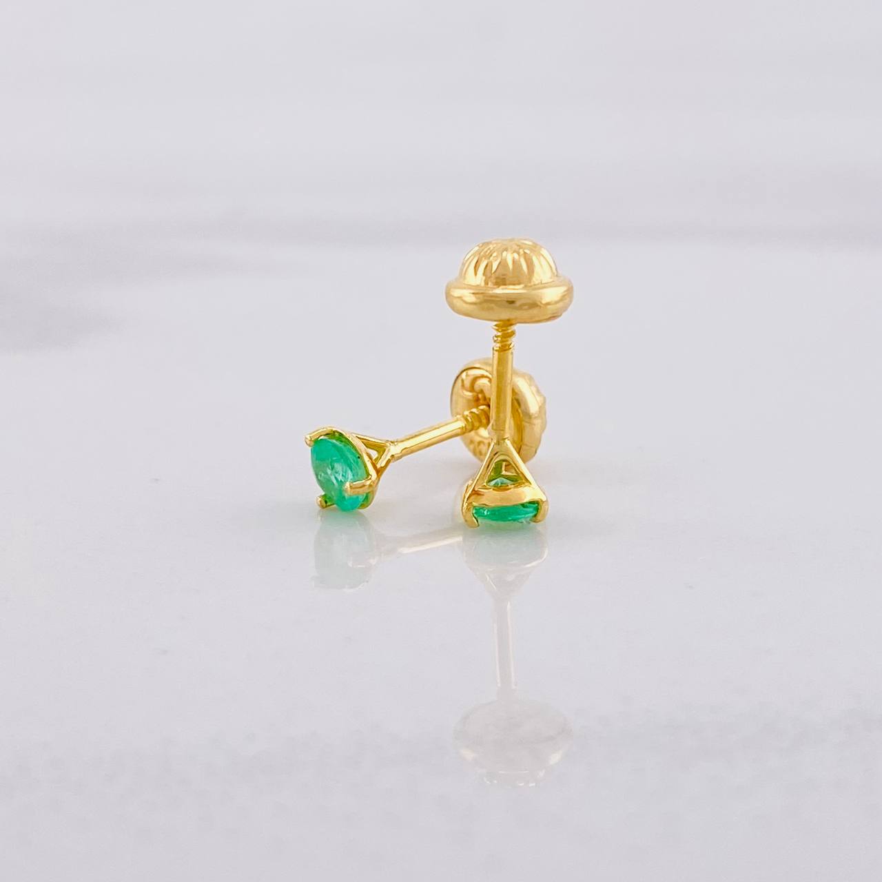 Topos Tres Garras Esmeraldas 27pts 0.75g / in / 3.9mm Oro Amarillo 18K