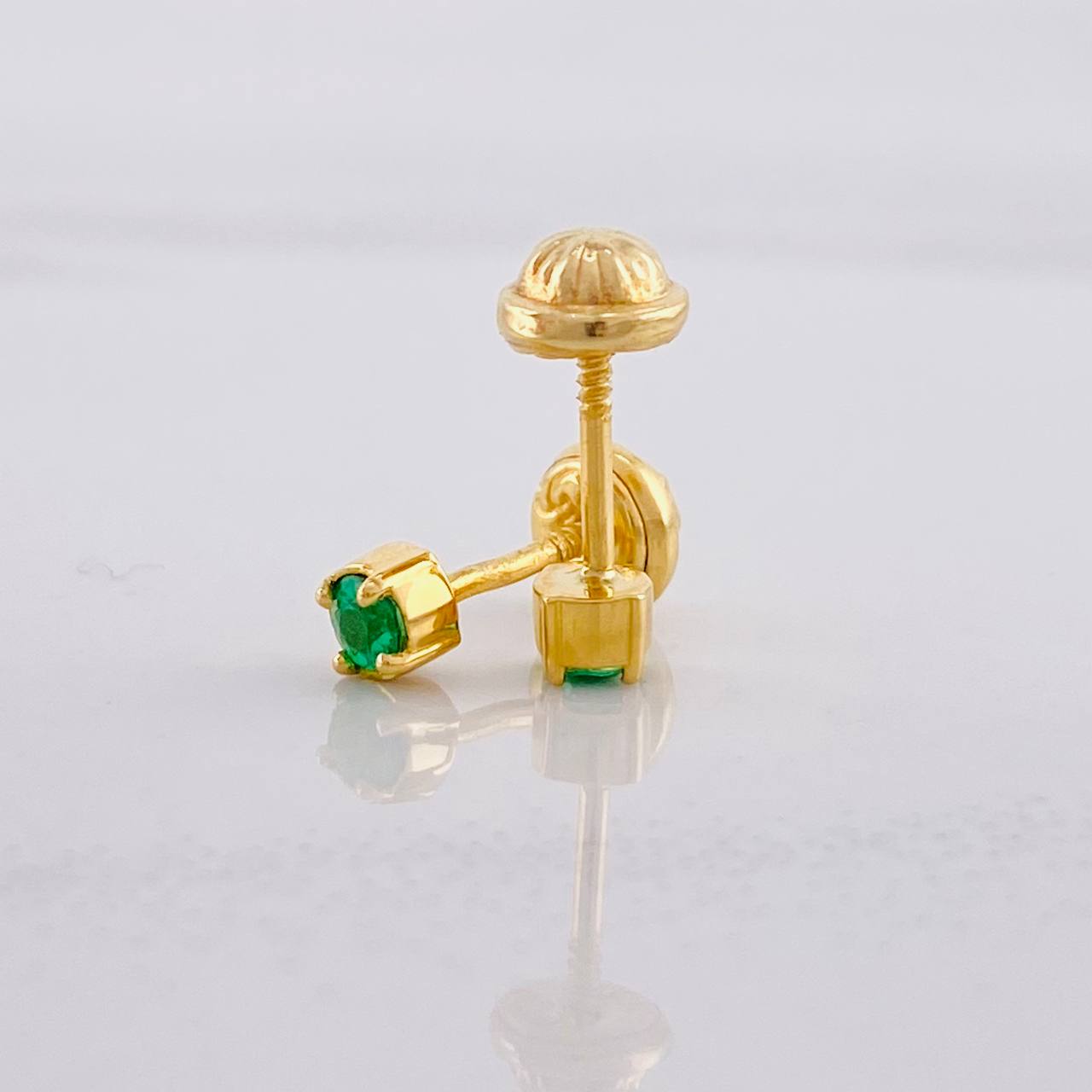 Topos Cuatro Garras Esmeraldas 3qts 1.15g / in / 4.2mm Oro Amarillo 18K