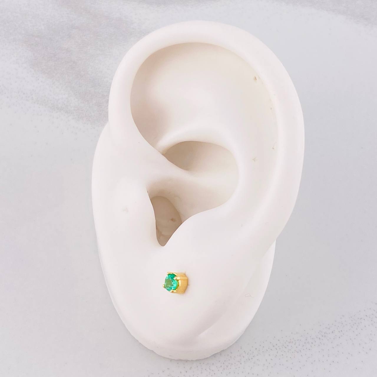 Topos Cuatro Garras Esmeraldas 3qts 1.15g / in / 4.2mm Oro Amarillo 18K