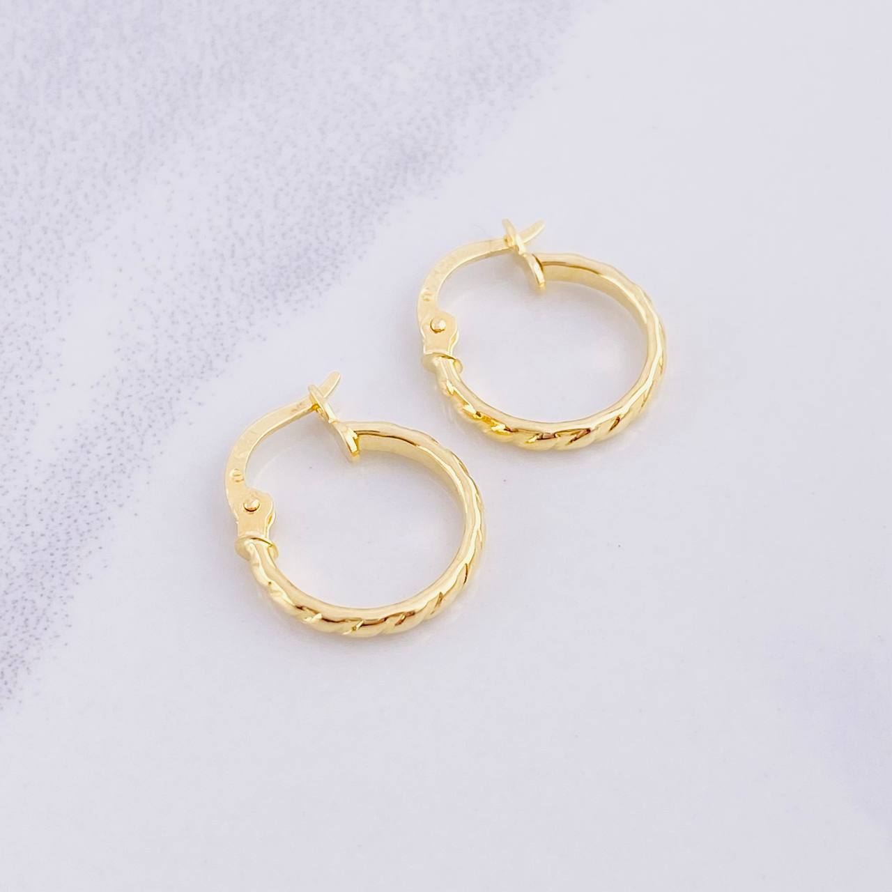 Candongas Aby 0.9g / 1/2 in Oro Amarillo 18K