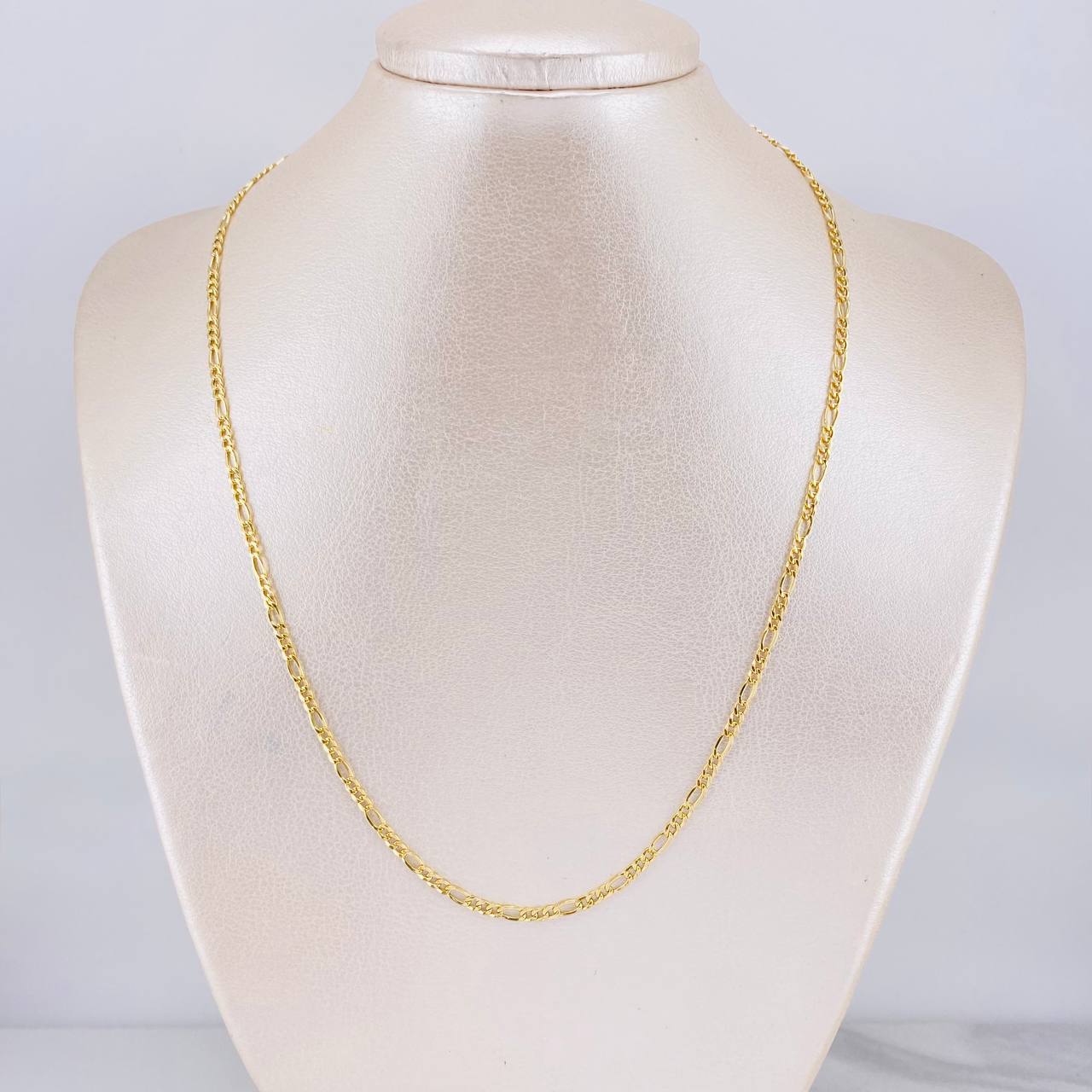Cadena Figaro 2.4g / 20 in / 2.6mm Oro Amarillo 18K