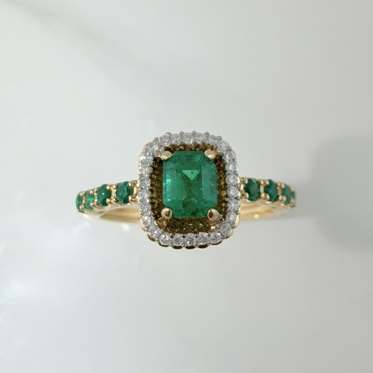 Rectangle Emeralds Ring 66 pts Diamonds 0.09 pts 3.25gr / T5 3/4 / Two Yellow White Golds 18K %