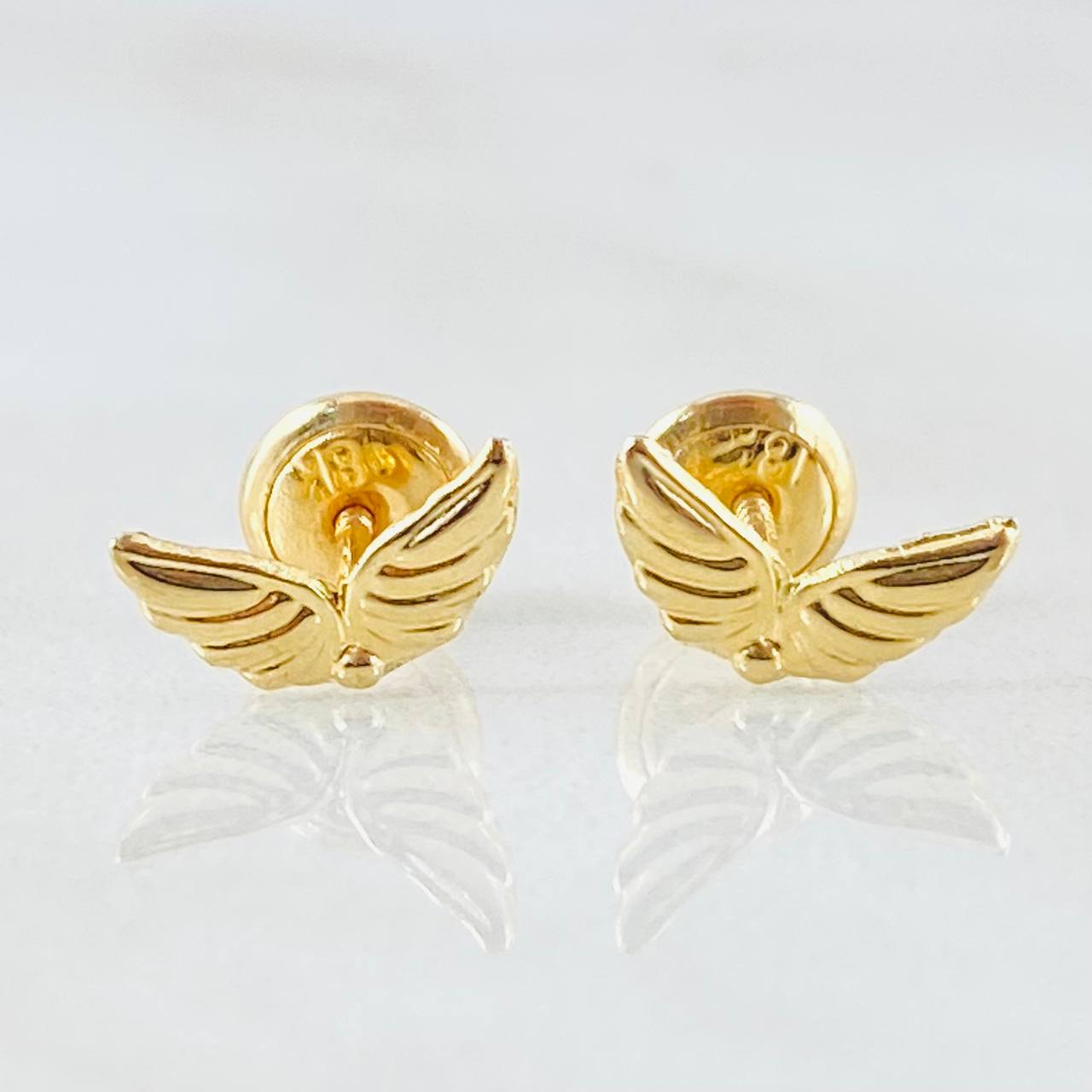 Topos Letra J 0.6gr / Oro Amarillo 18K