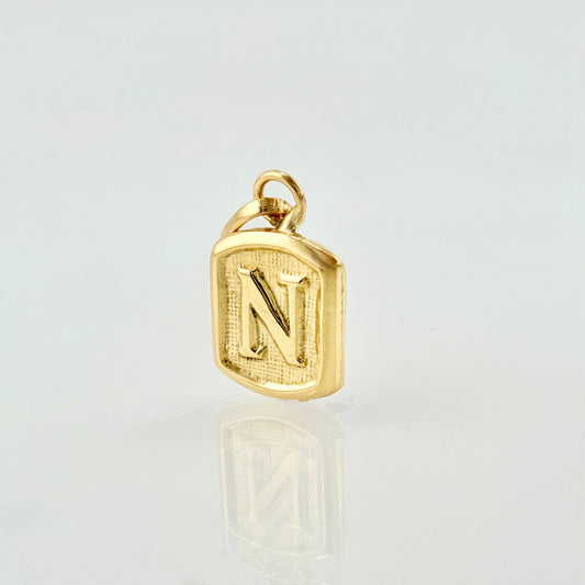 Dije Letra N Marco Texturizado 0.3gr / 1/2 in / Oro Amarillo 18K ©