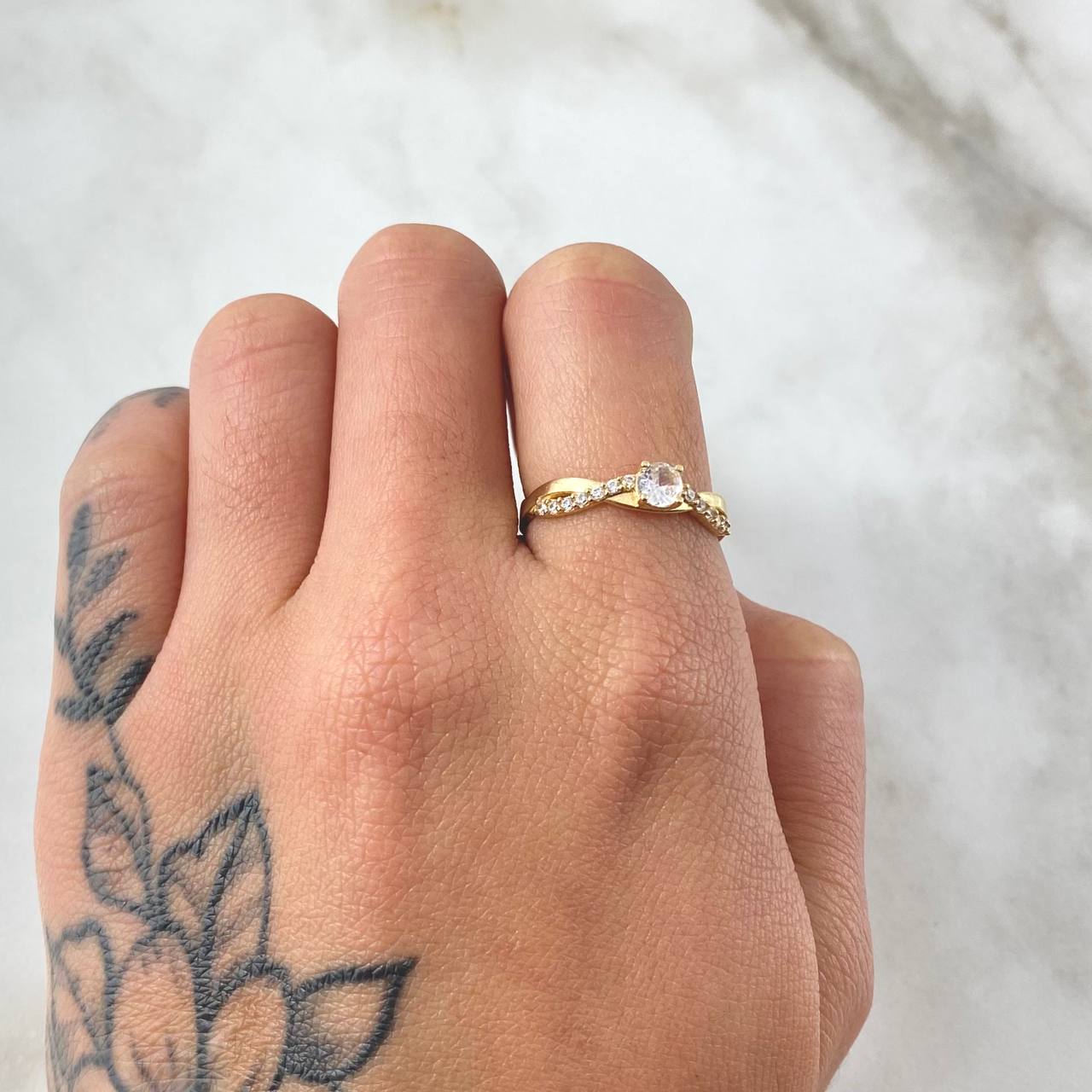 Infinity Unilateral Solitaire Ring 2.1gr / Size 6 3/4 / 18K Gold -