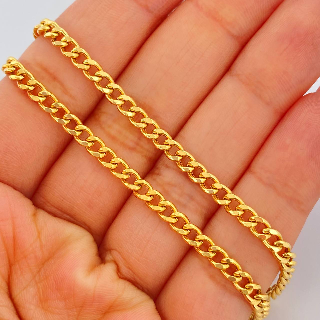 Cadena Cubana 12.25gr / 25 1/2 in / 3.78mm Oro Amarillo +1 18K $