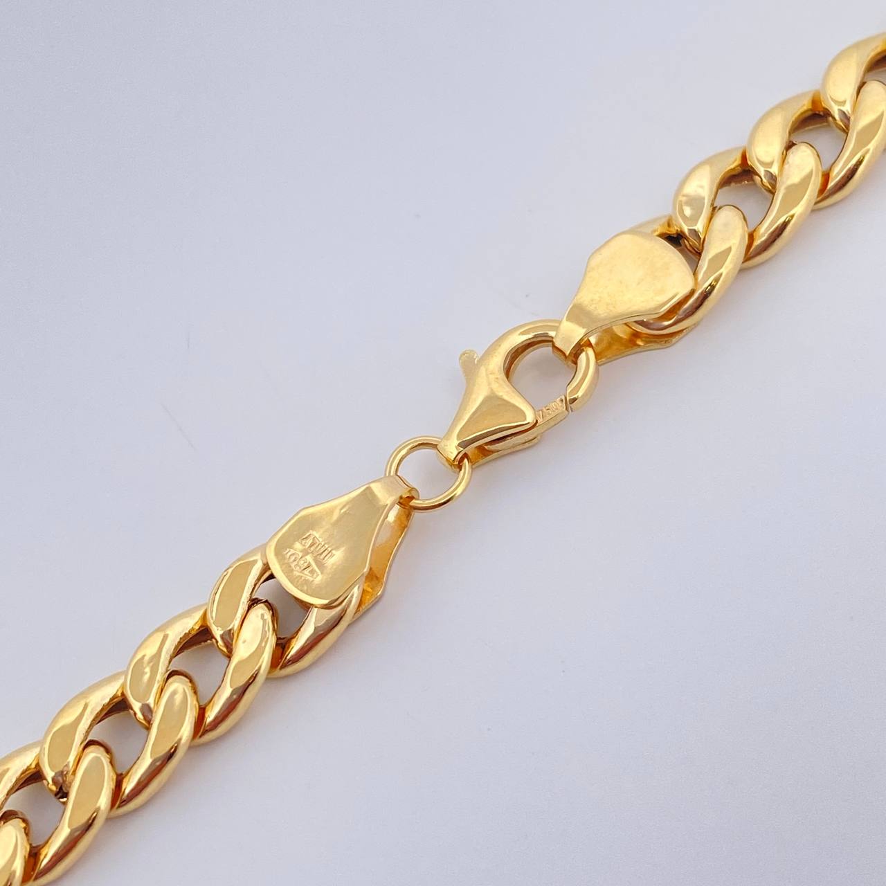 Cadena Cubana 8.65gr / 23 1/2 in / 5.7mm Oro Amarillo +1 18K $