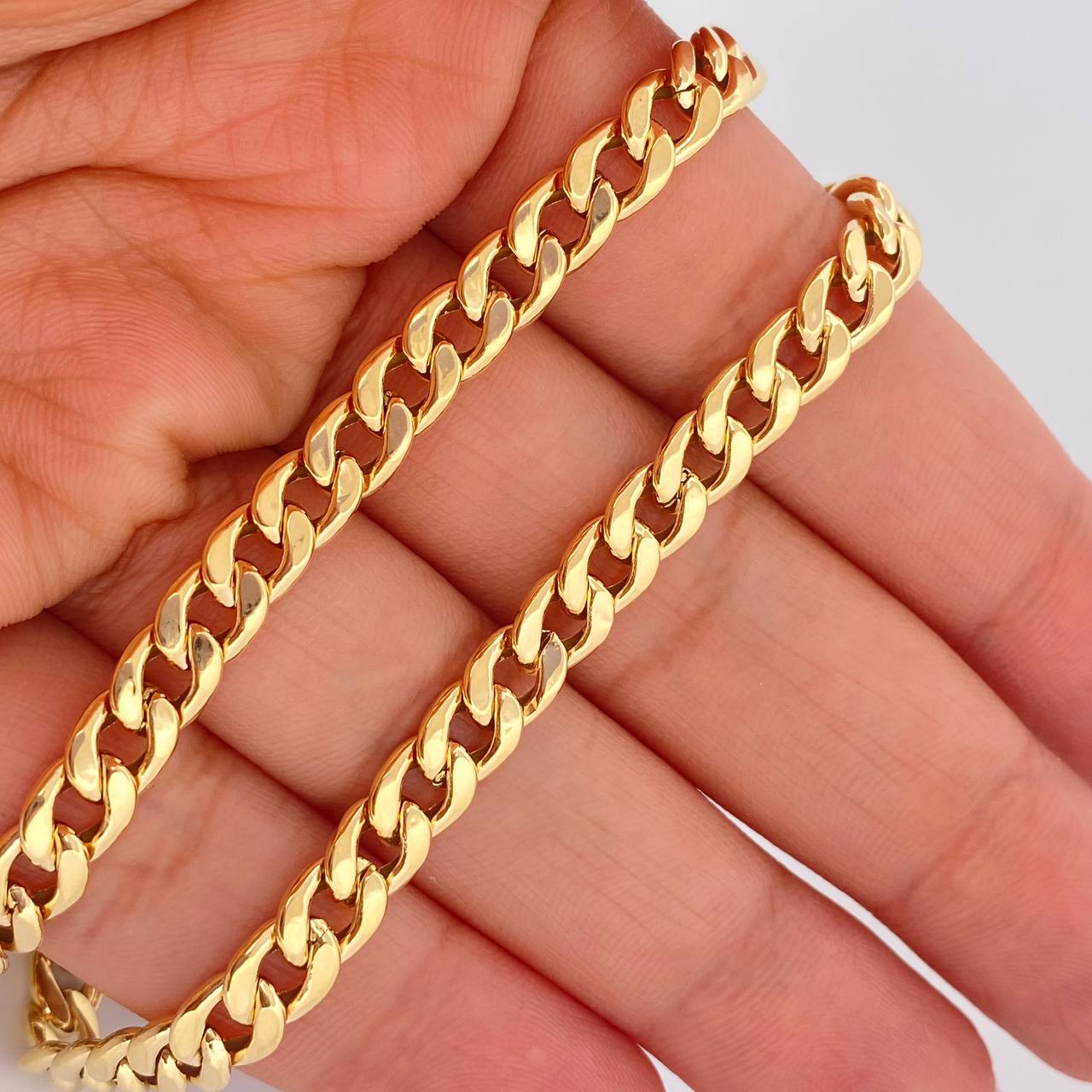 Cadena Cubana 8.65gr / 23 1/2 in / 5.7mm Oro Amarillo +1 18K $