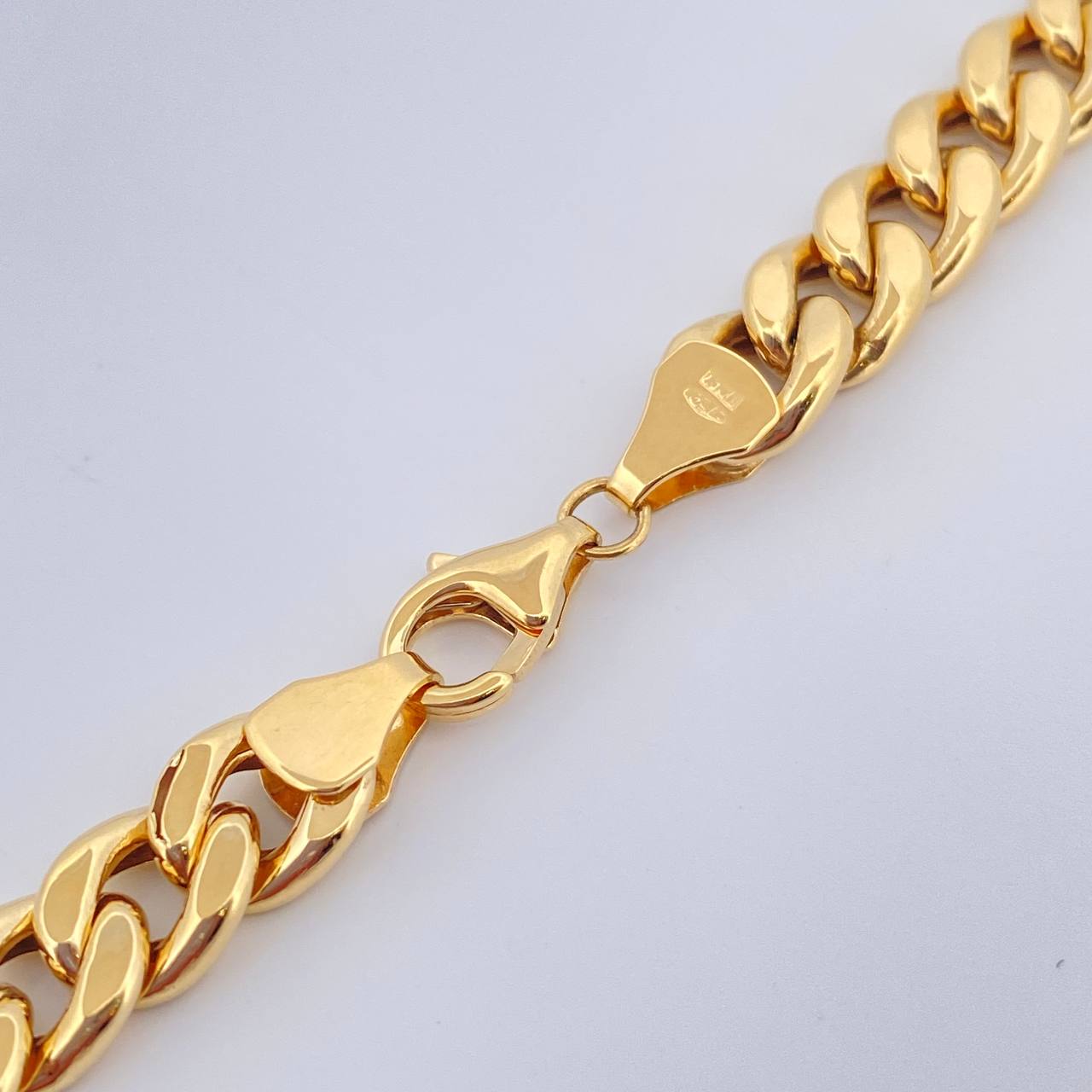 Cadena Cubana 14.75gr / 23 3/4 in / 6.87mm Oro Amarillo +1 18K $