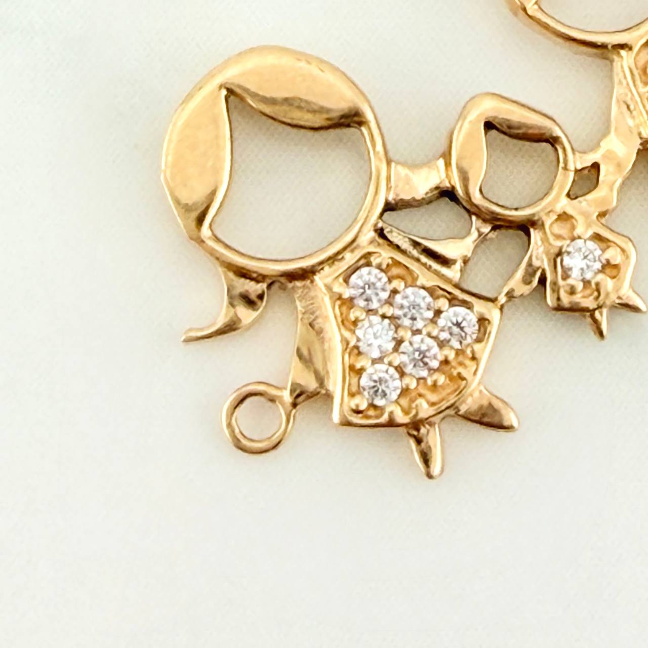 Family Silhouette Charm 1.05gr / 1/2 in / 18K Yellow Gold %