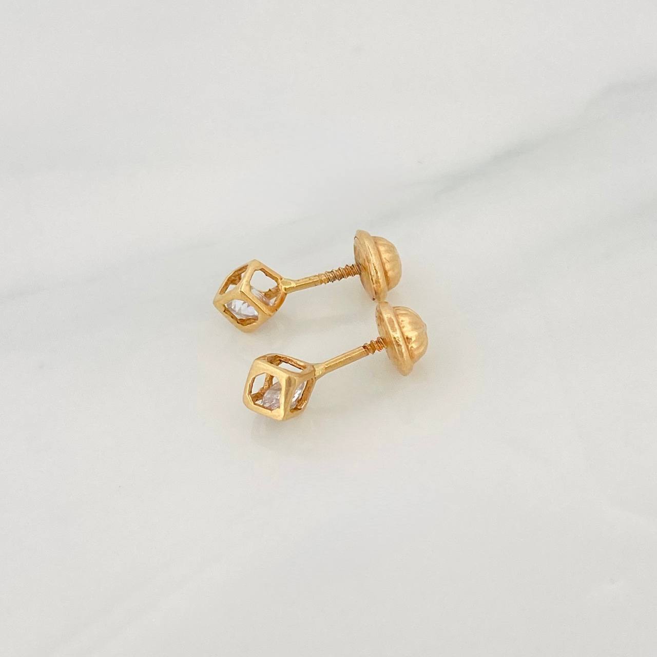Topos Cuadrado 0.75g / in / 3.37mm Oro Amarillo 18K