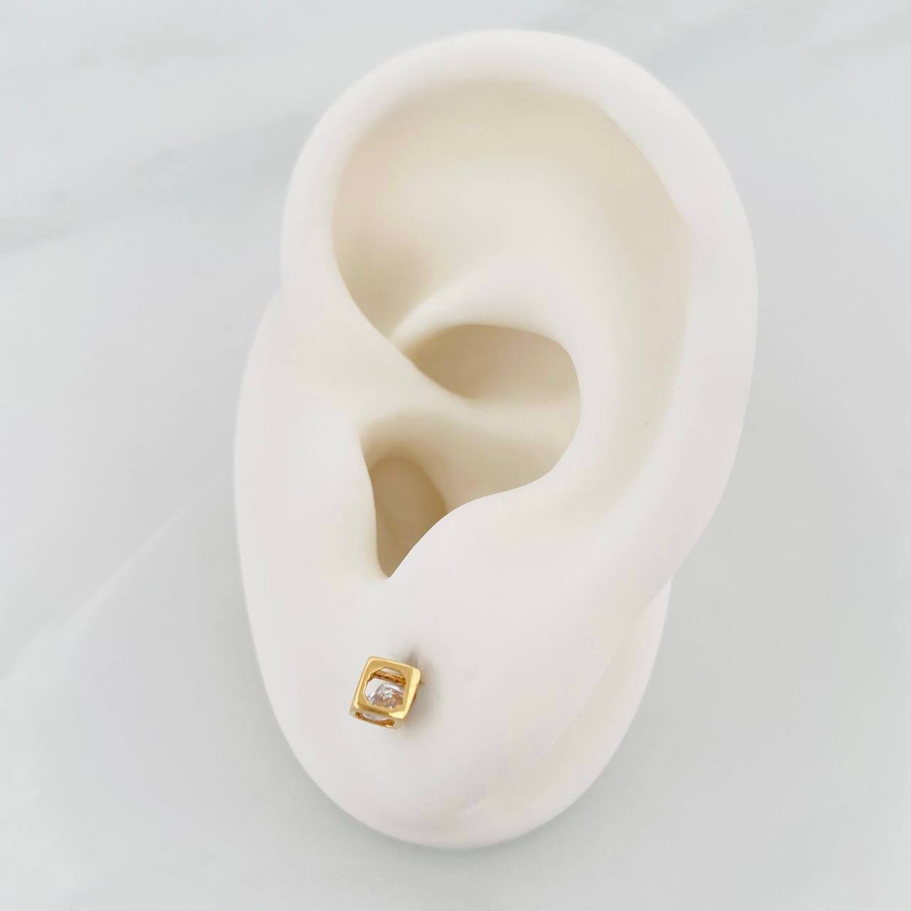 Topos Cuadrado 0.75g / in / 3.37mm Oro Amarillo 18K