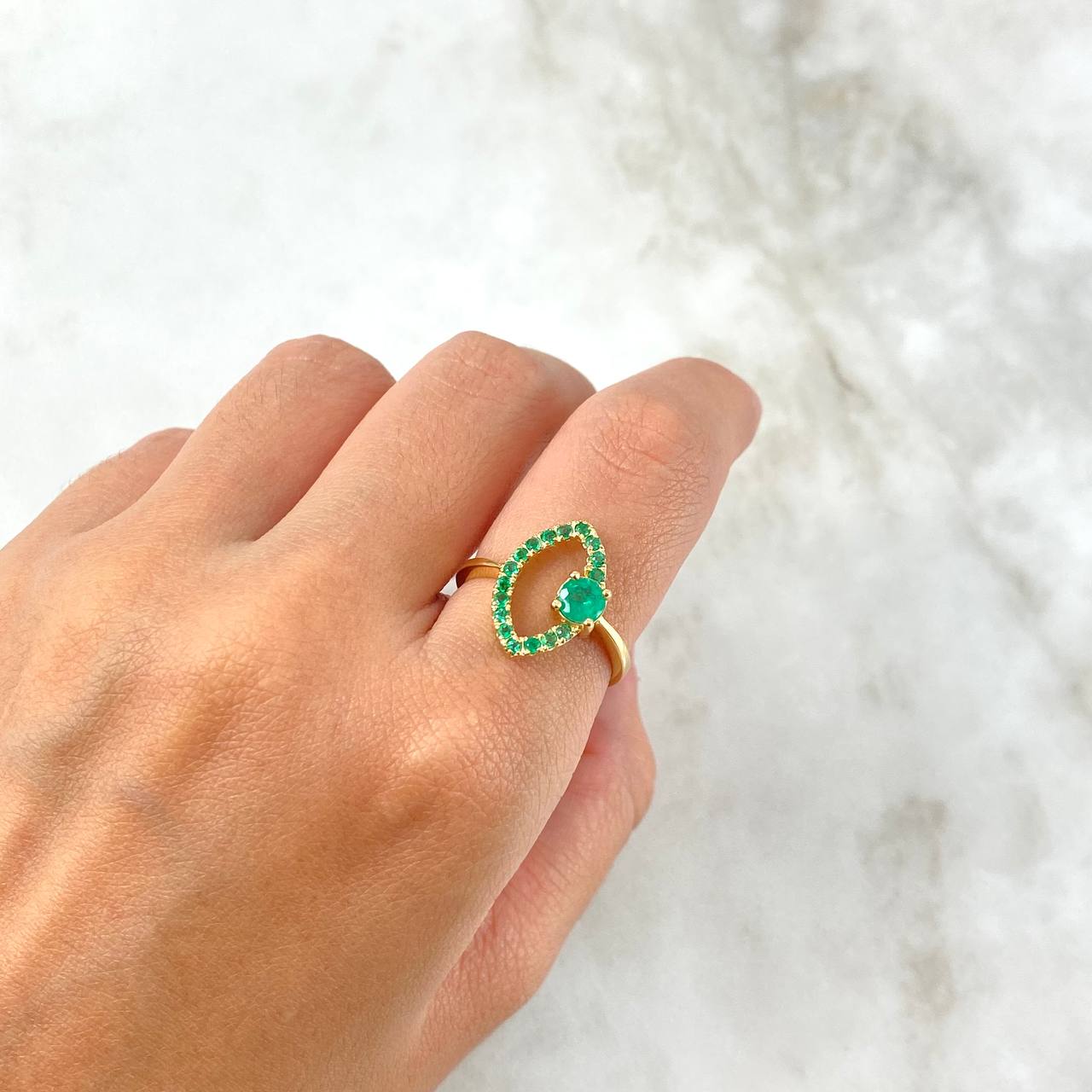 Oval Lip Ring 3.15gr / Size 7 1/2 / Emeralds 70pts Yellow Gold (Jewel) ©