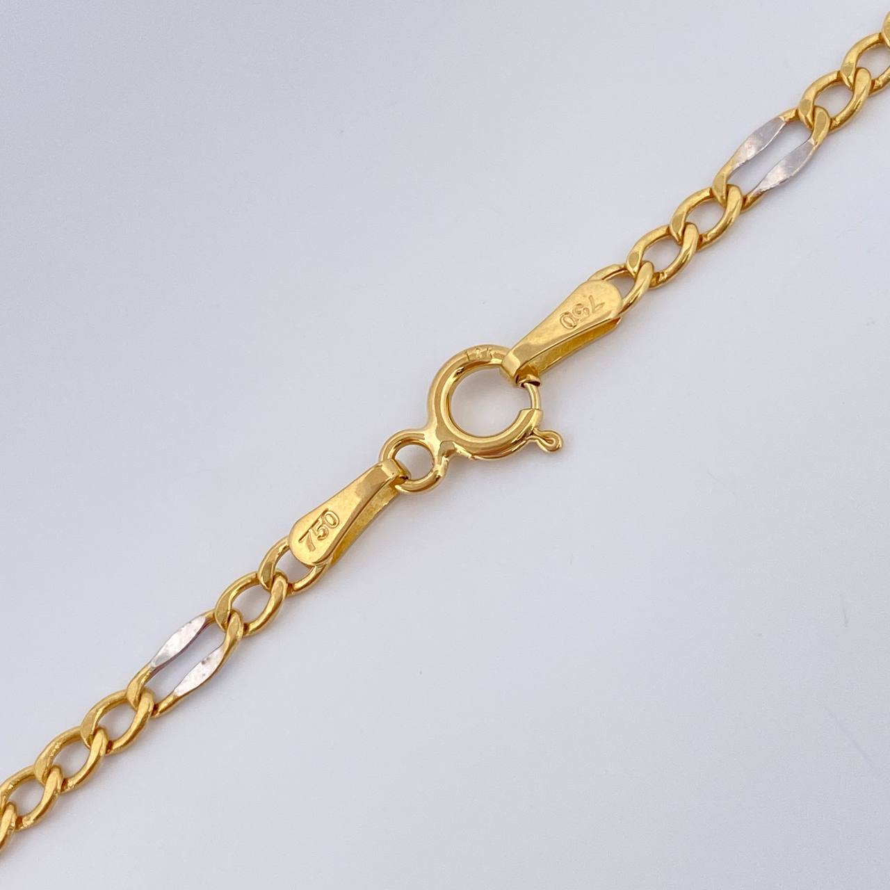 Figaro Chain 2.35gr / 17 3/4 in / 2.7mm Two Yellow White Gold +1 18K $