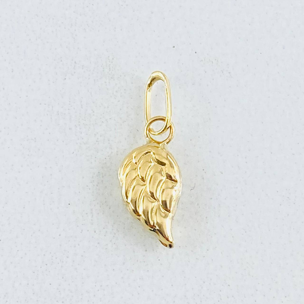 Pendant Wing 0.2gr / 1/2 in / 18K Yellow Gold ©