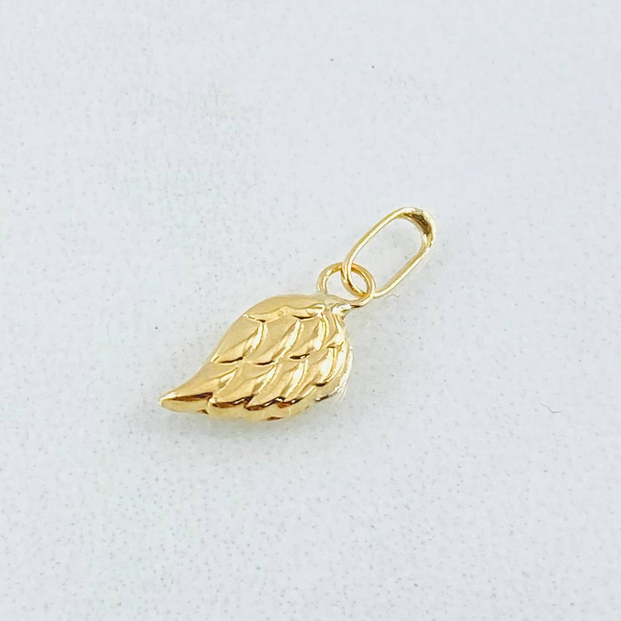 Pendant Wing 0.2gr / 1/2 in / 18K Yellow Gold ©