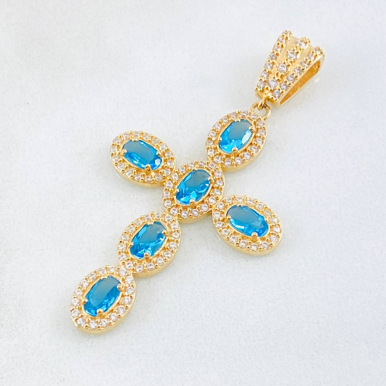Dije Crúz Ovalo Tupido 3.7gr / 1 3/4 in / Oro Amarillo 18K
