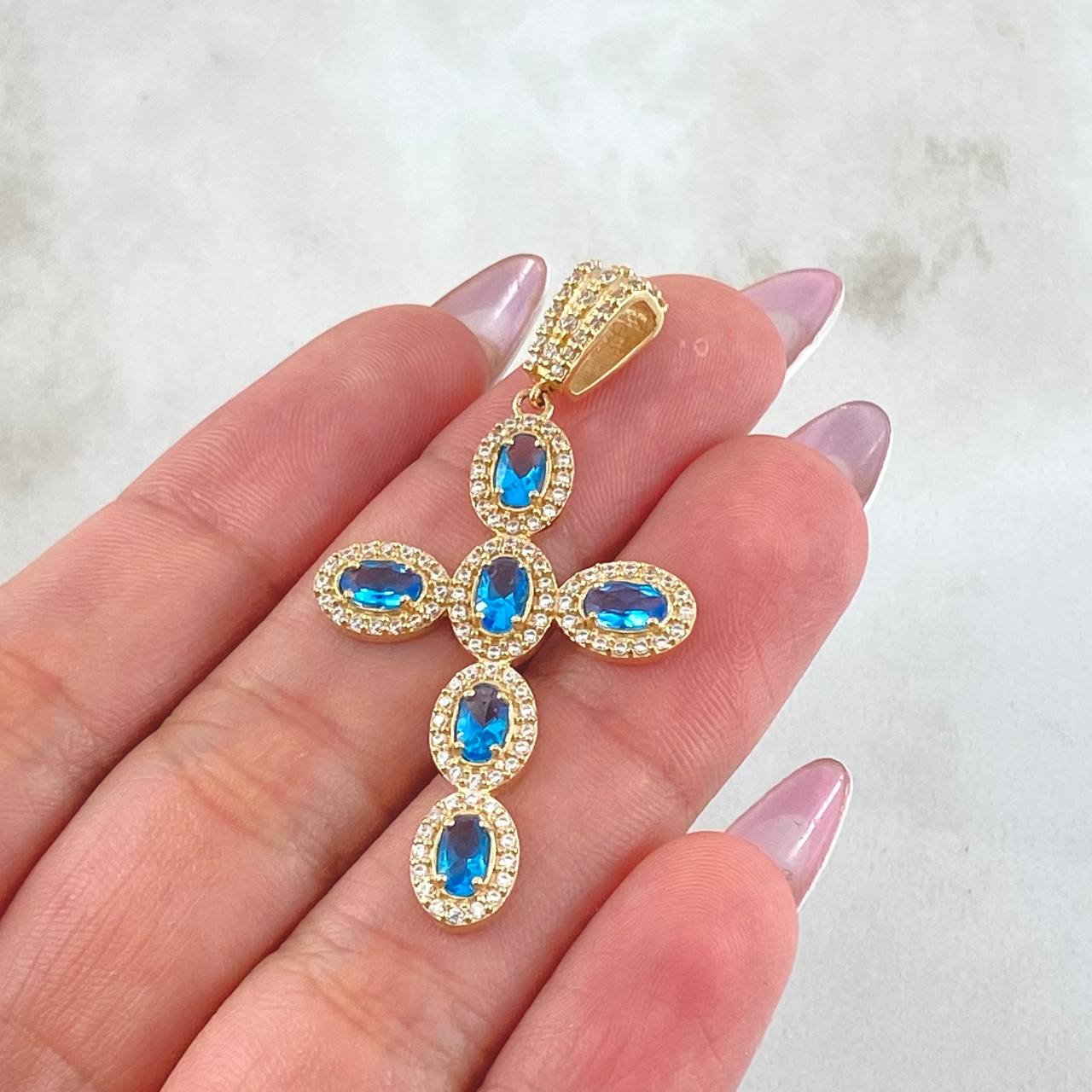Dije Crúz Ovalo Tupido 3.7gr / 1 3/4 in / Oro Amarillo 18K
