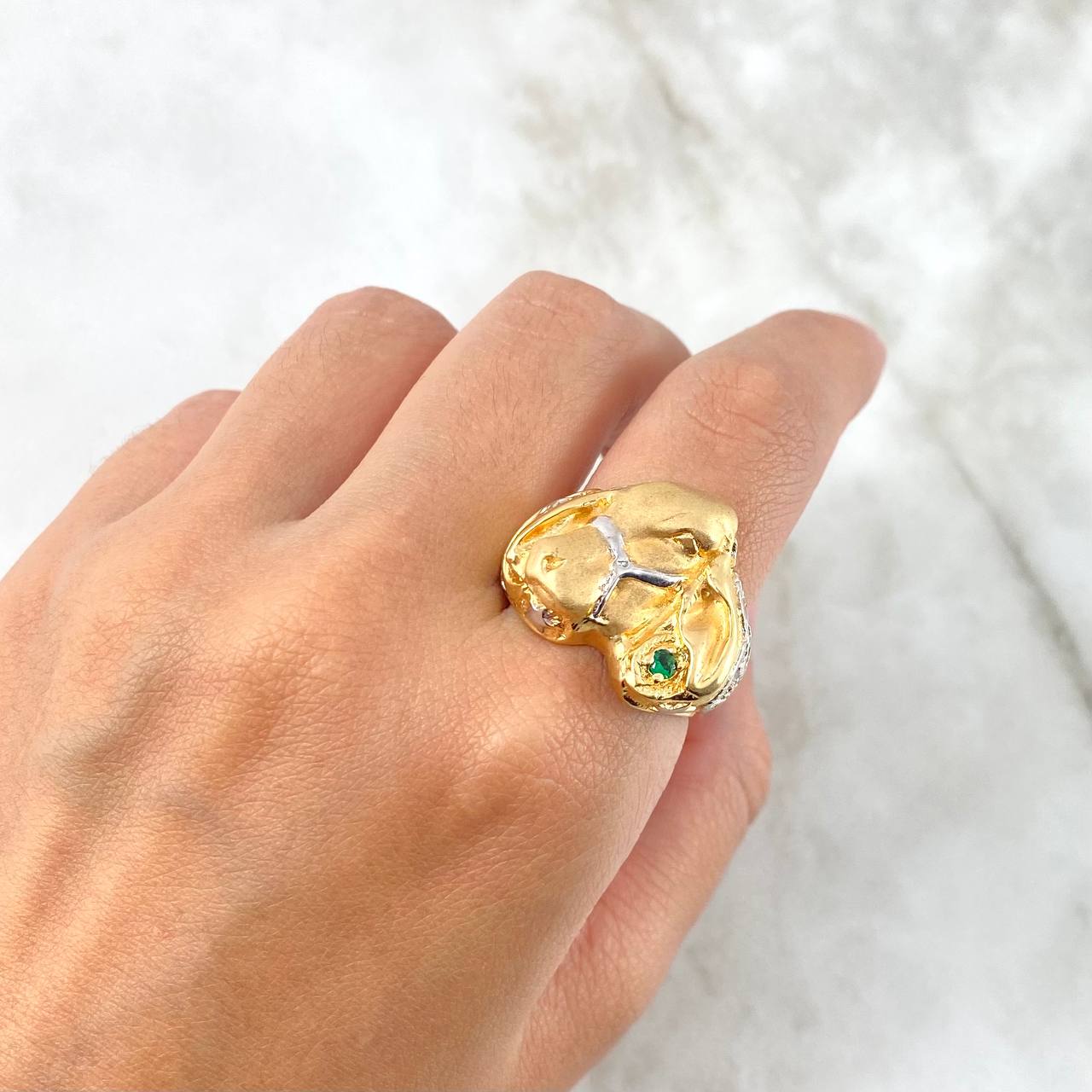 Anillo Novillo 10.85gr / T8 3/4 Circon Verde Dos Oros Amarillo Blanco ©