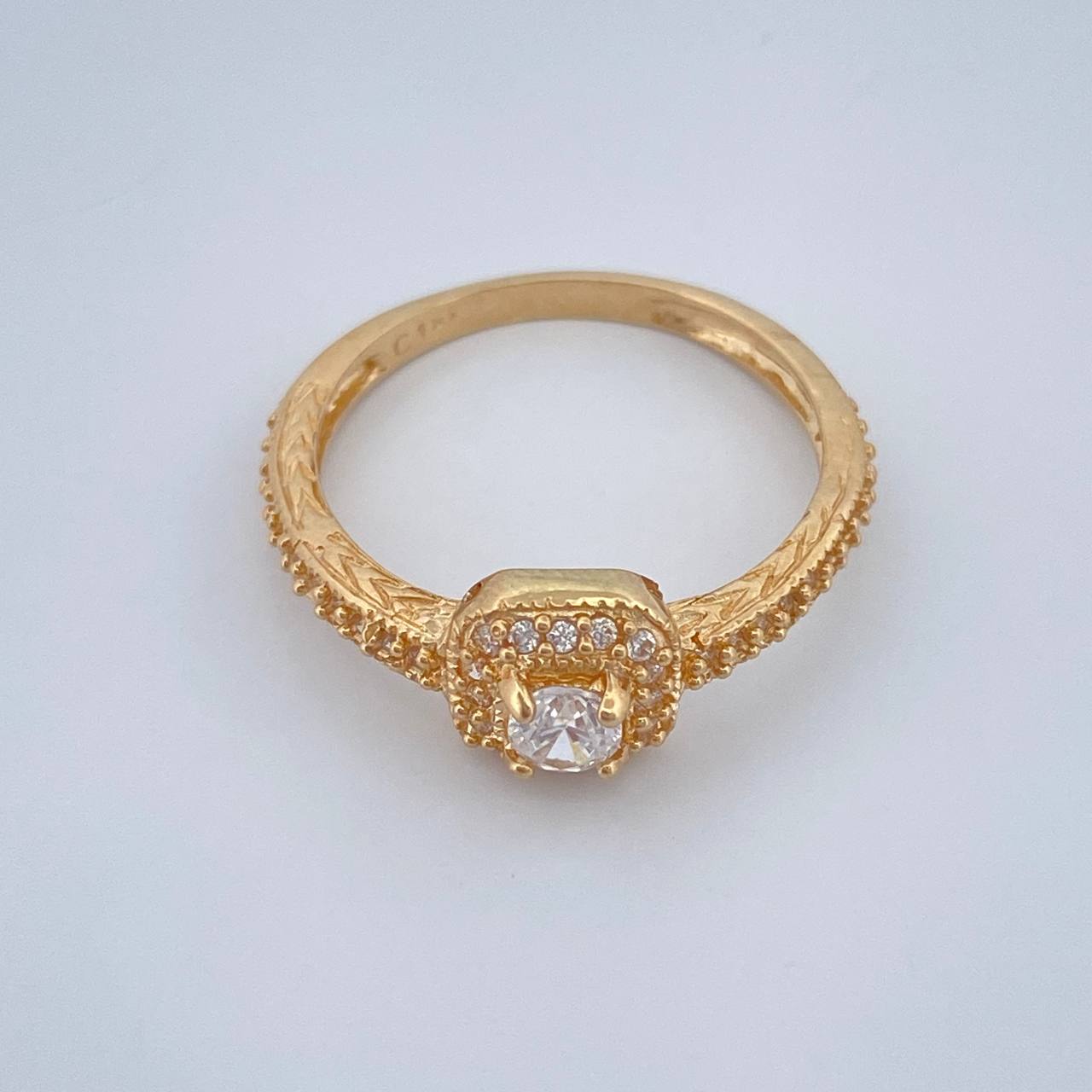 Anillo Halo Cuadrado 2.4gr / T6 1/4 / Oro Amarillo 18K %