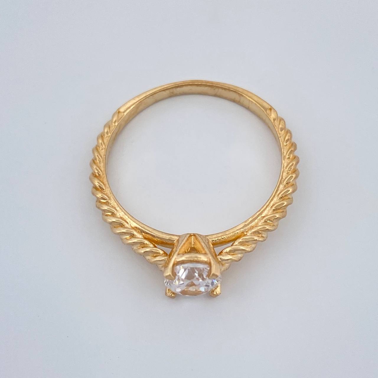 Anillo Solitario Trenzado 2.35gr / T6 / Oro Amarillo 18K %