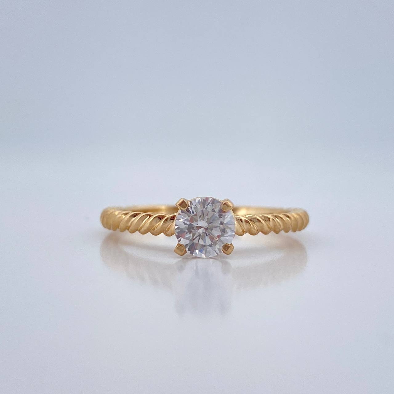 Anillo Solitario Trenzado 2.35gr / T6 / Oro Amarillo 18K %